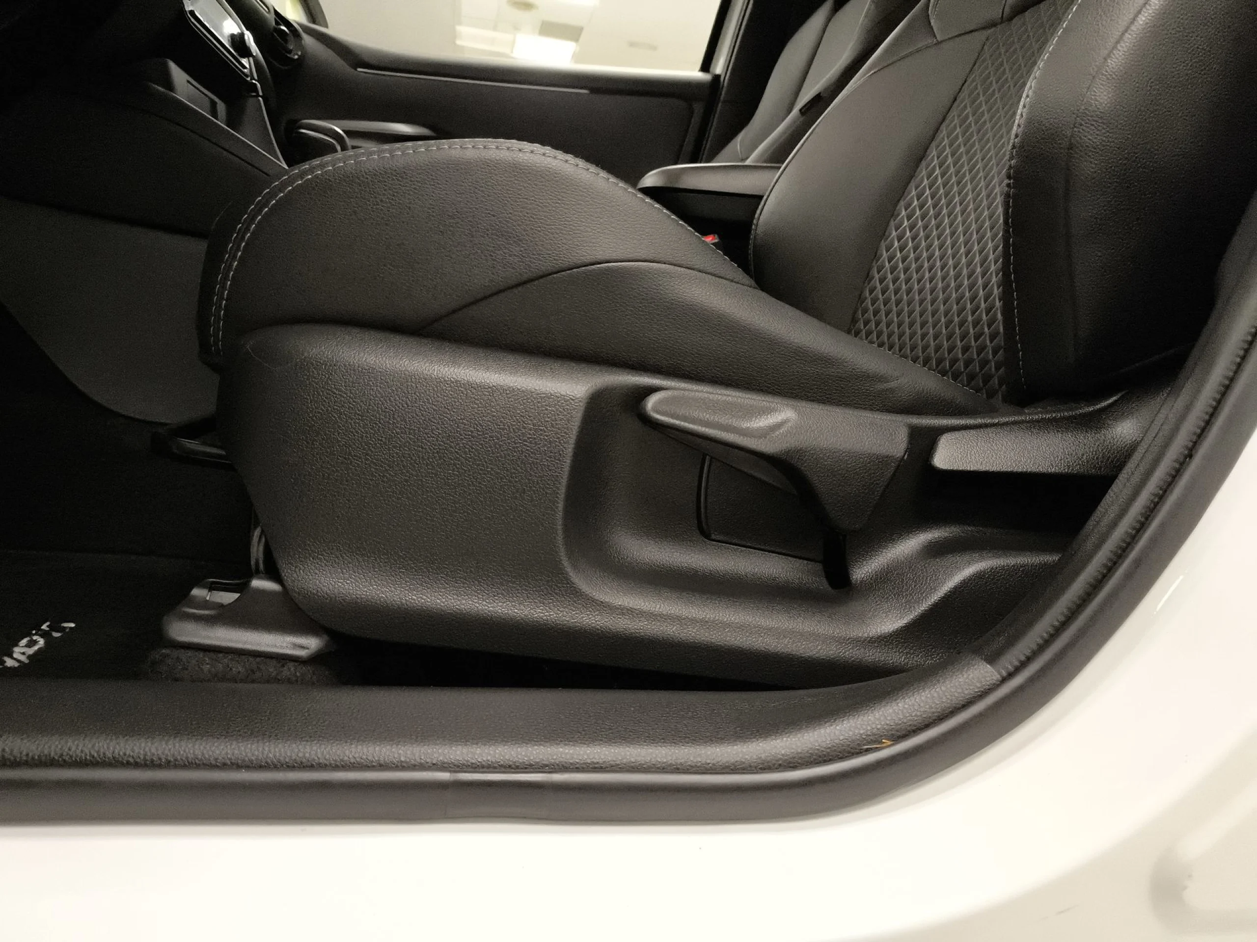 Toyota Yaris 120H Style 85 kW (116 CV) - Foto 9