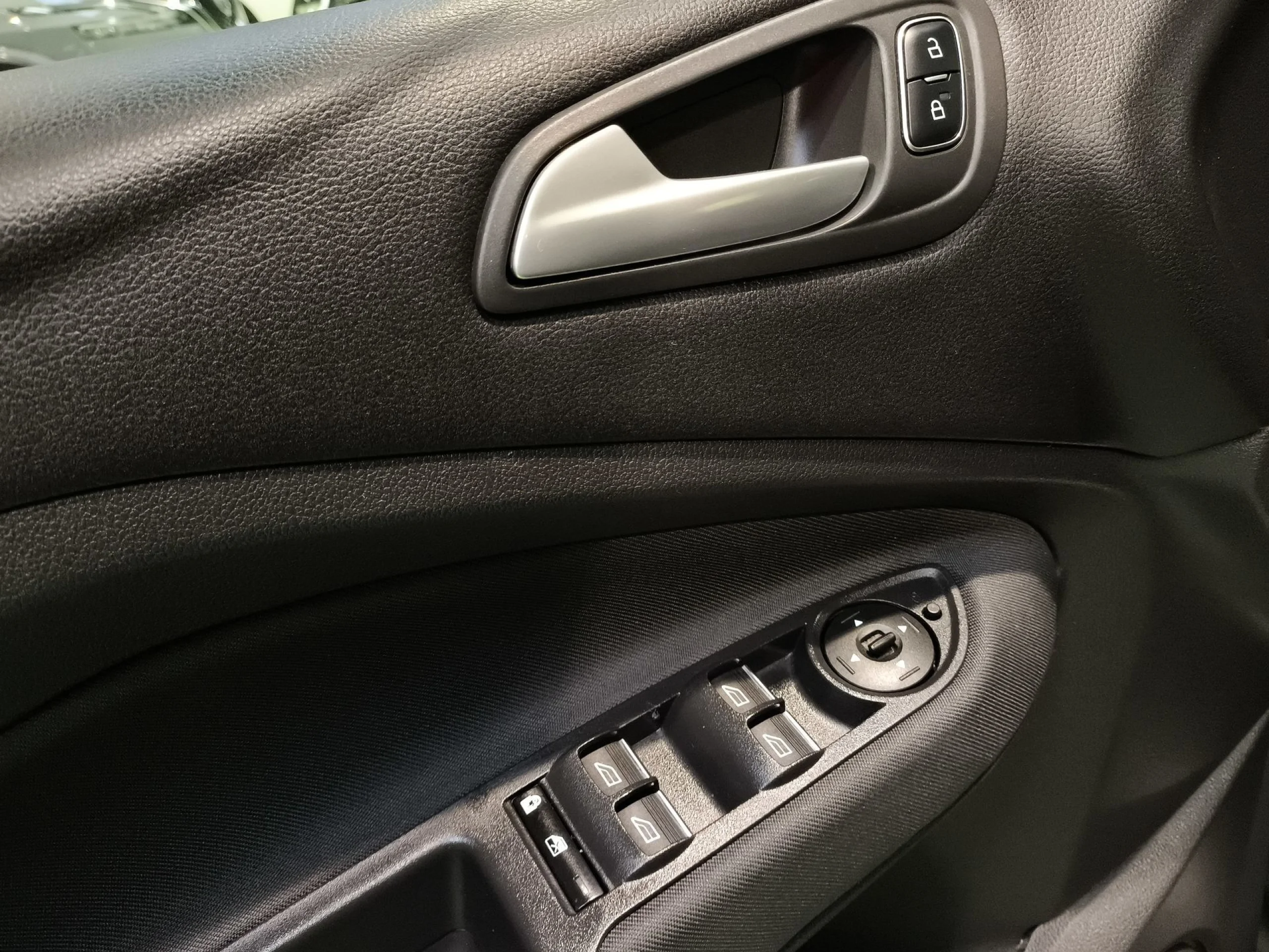 Ford C-Max 1.5 TDCI Titanium 88 kW (120 CV) - Foto 10