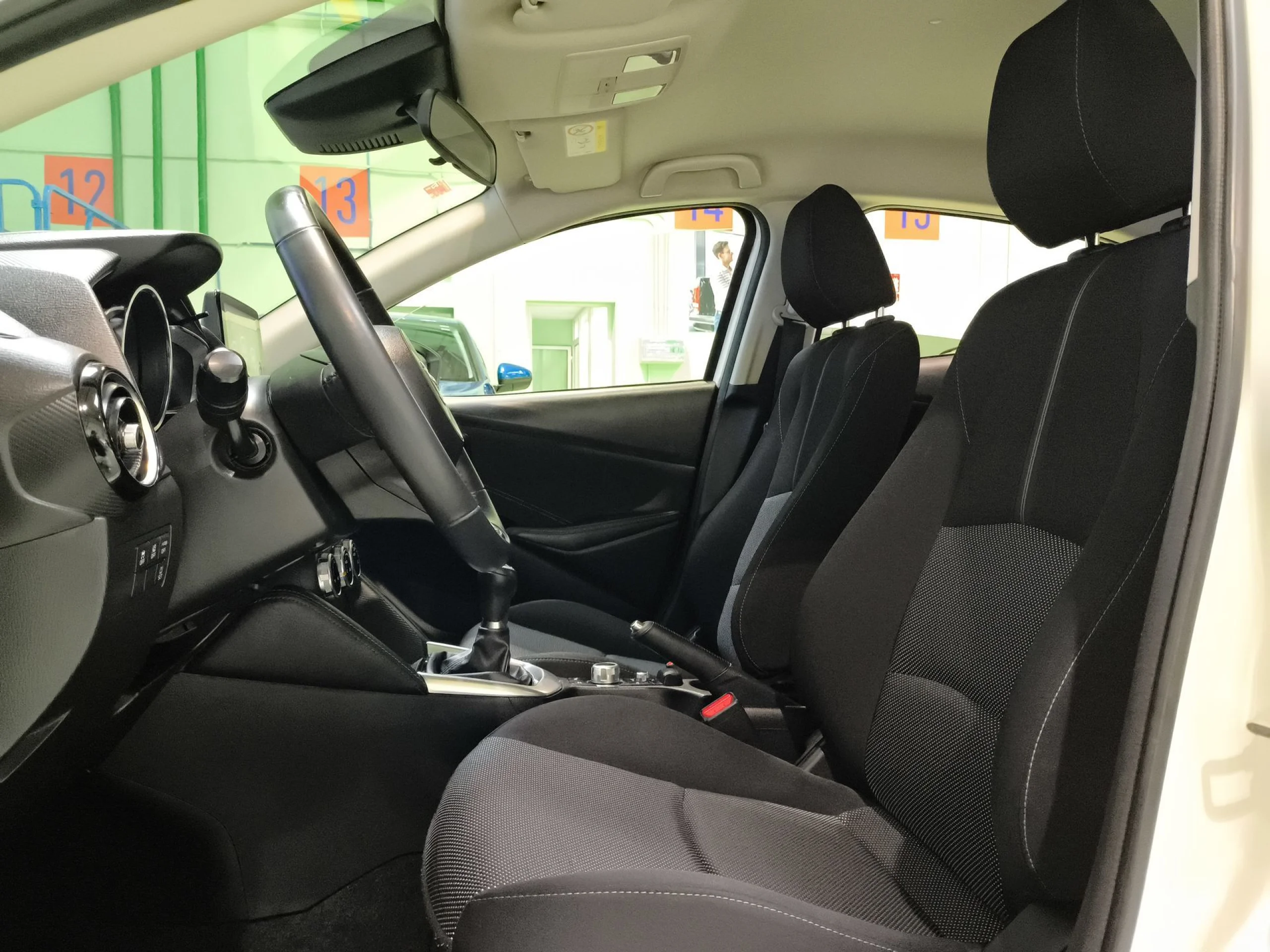 Mazda Mazda 2 1.5 GE Zenith Navy 66 kW (90 CV) - Foto 8