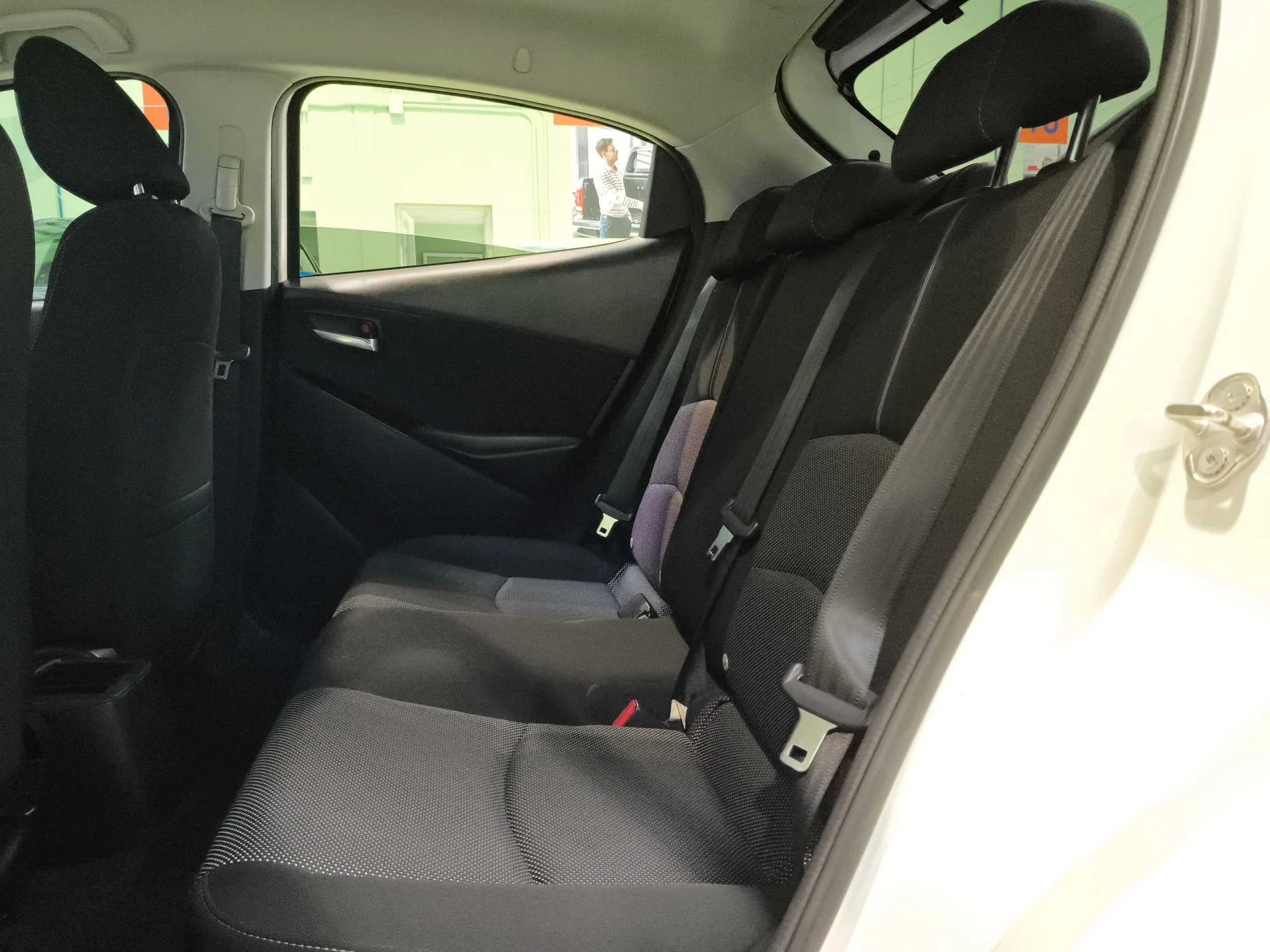 Mazda Mazda 2 1.5 GE Zenith Navy 66 kW (90 CV) - Foto 19