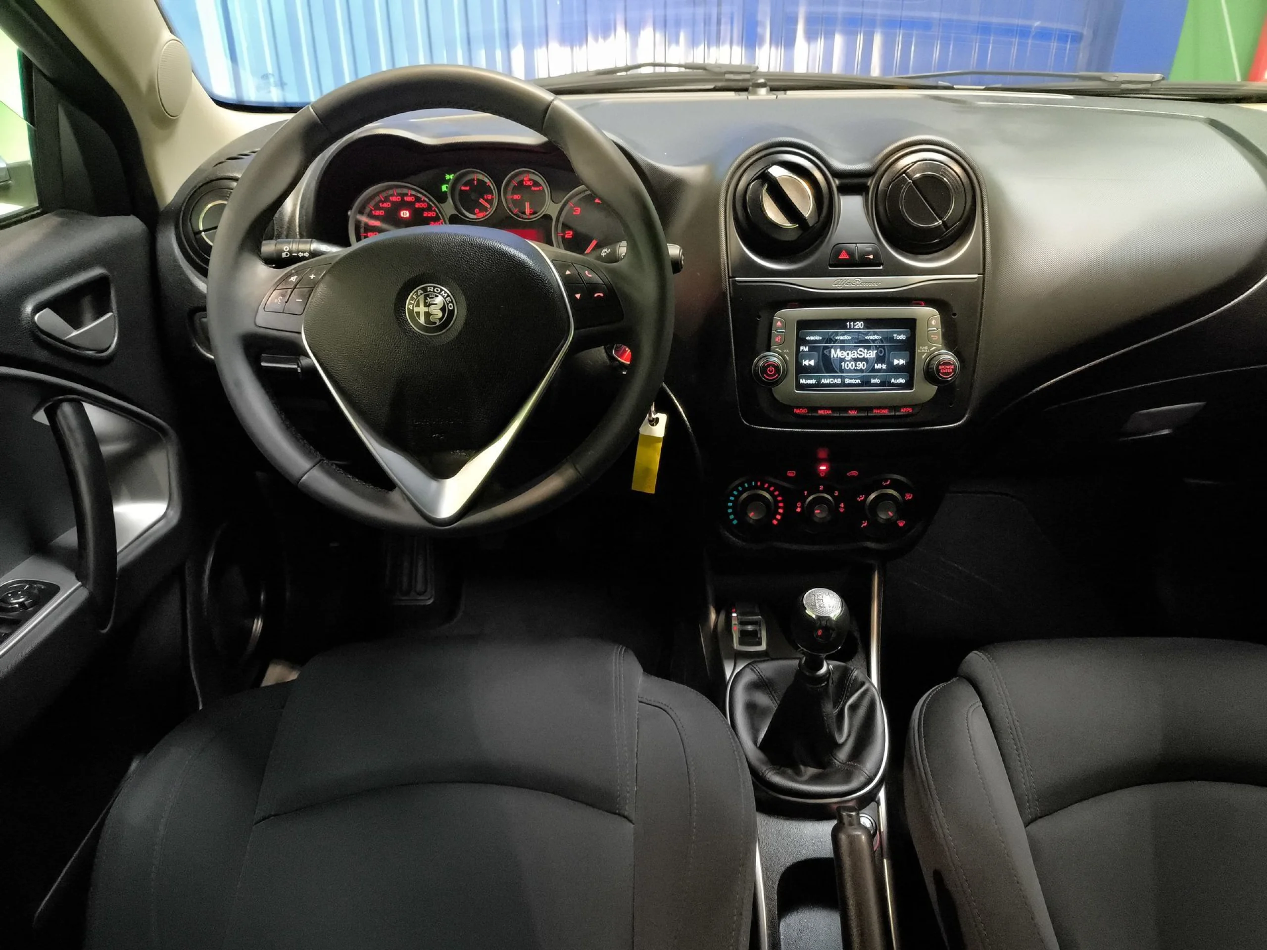 Alfa Romeo MiTo 1.3 JTDm MiTo SANDS 70 kW (95 CV) - Foto 17