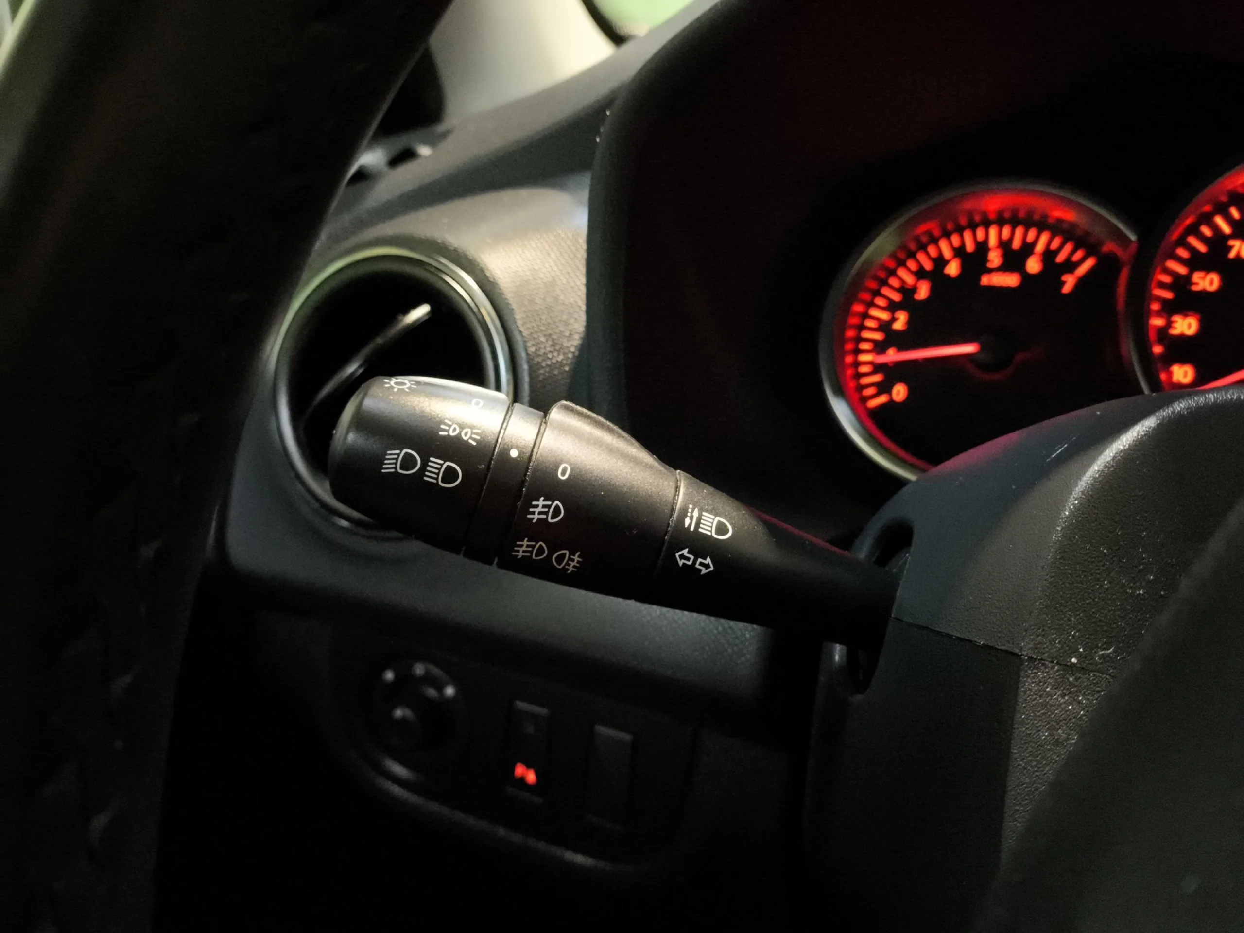 Dacia Logan MCV Serie Limitada Xplore Blue dCi 70 kW (95 CV) - Foto 15