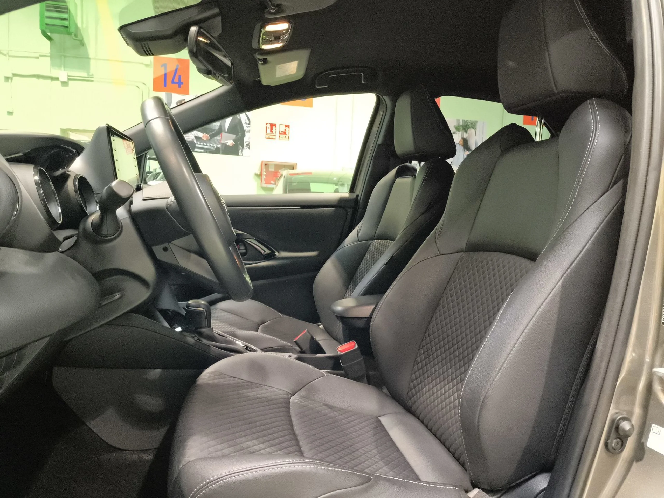 Toyota Yaris 1.5 120H Style Plus 85 kW (116 CV) - Foto 8