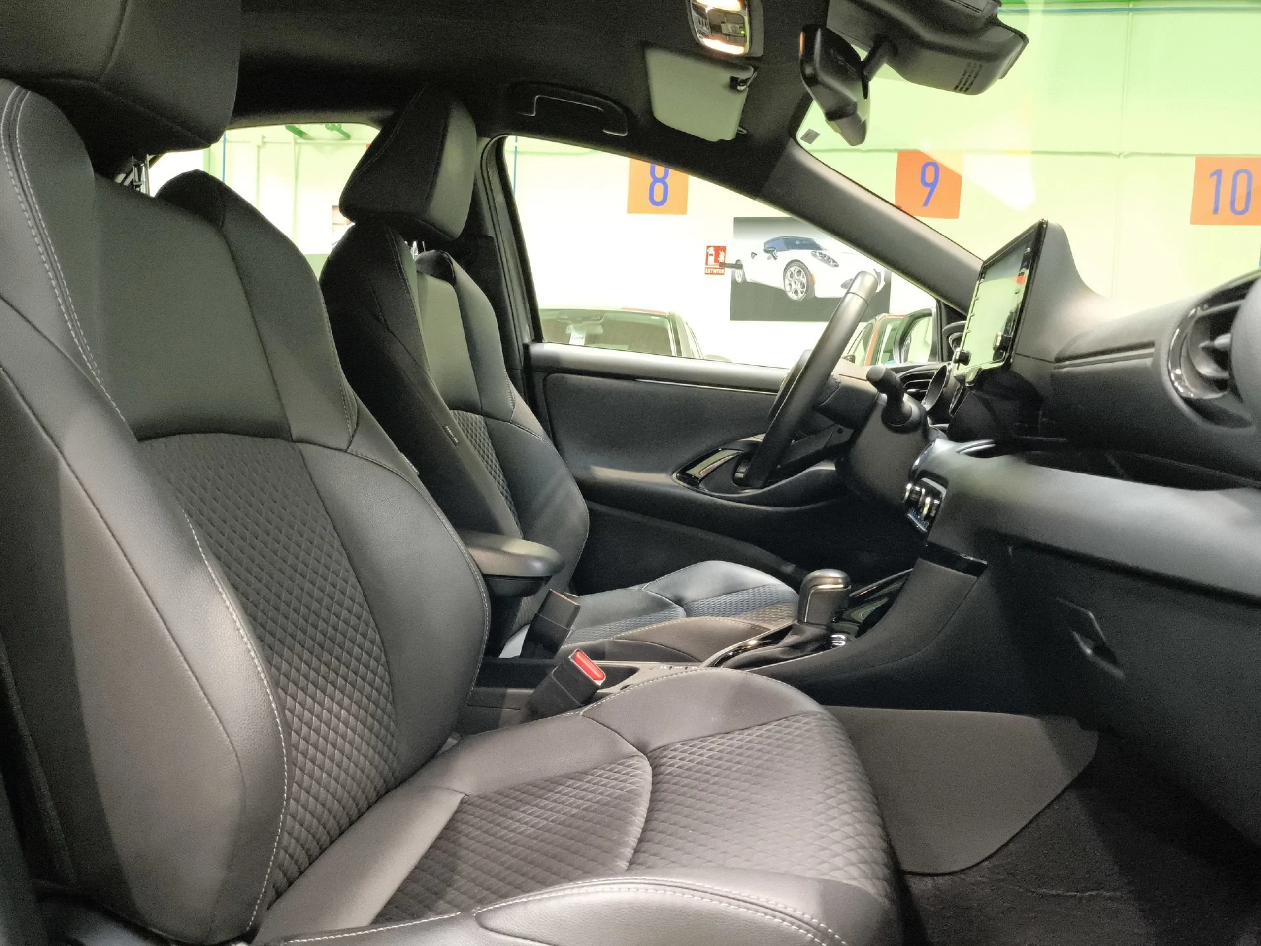 Toyota Yaris 1.5 120H Style Plus 85 kW (116 CV) - Foto 21