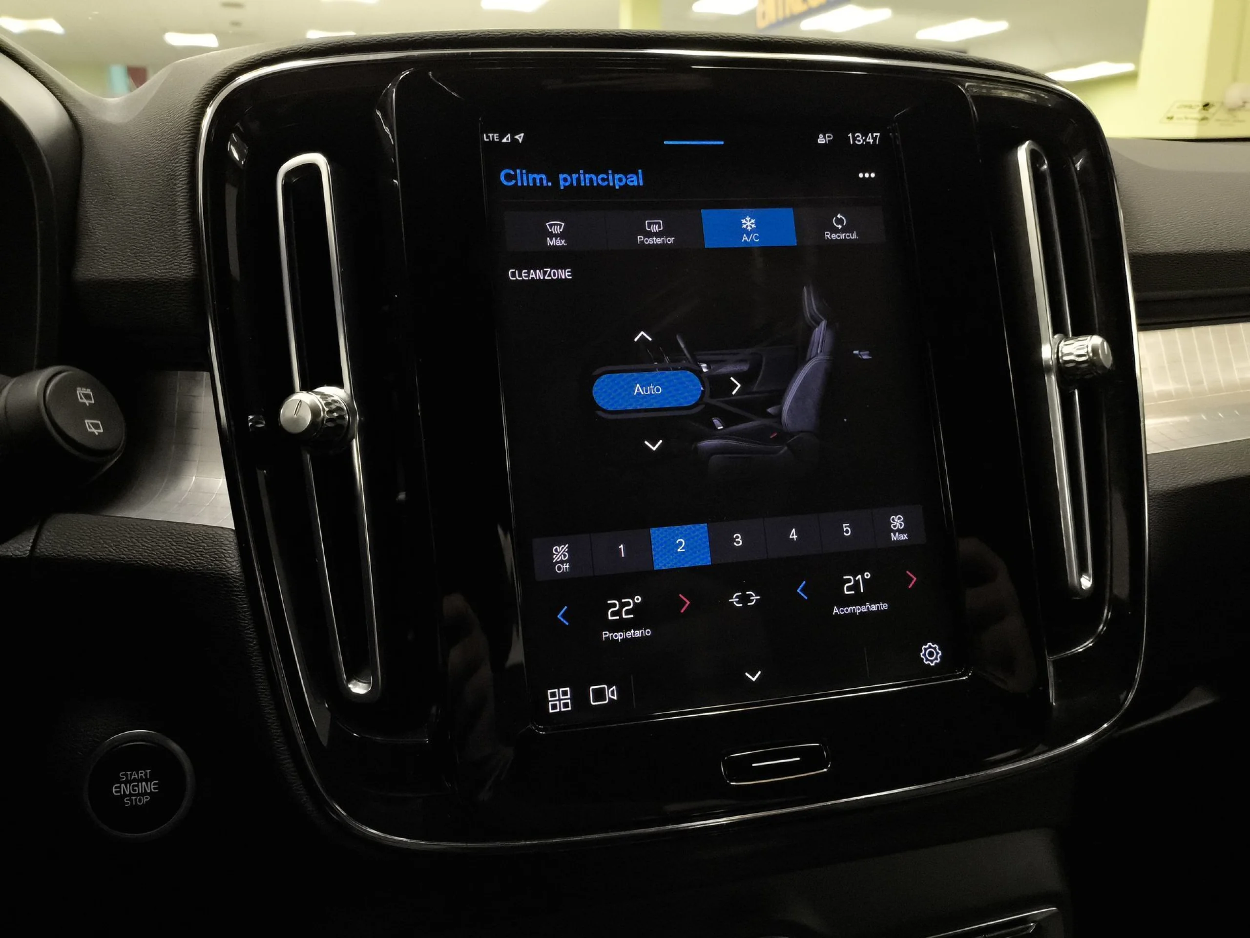 Volvo XC40 B3 G Core Dark Auto 120 kW (163 CV) - Foto 16