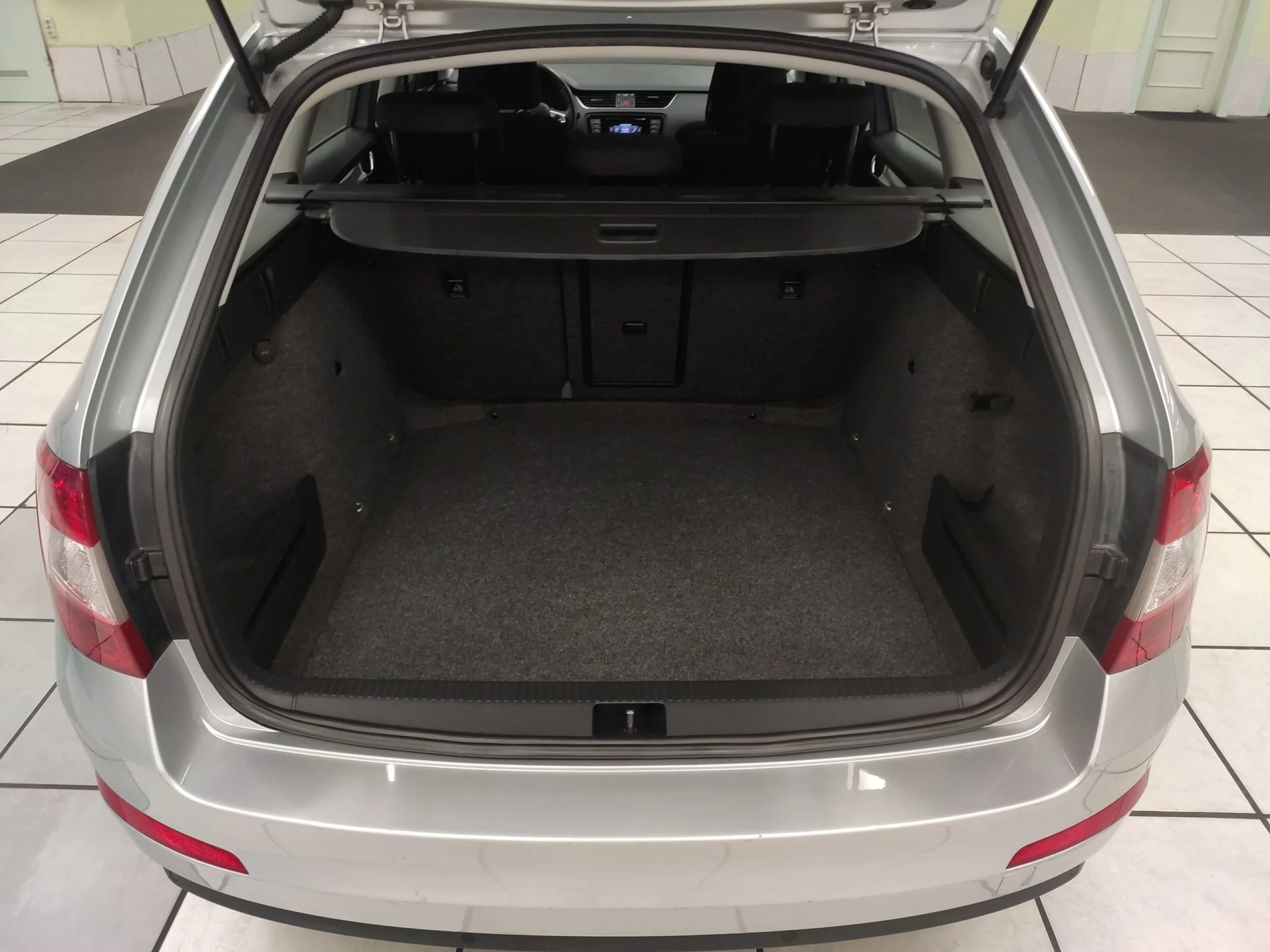 Skoda Octavia combi 2.0 TDI CR Elegance 110 kW (150 CV) - Foto 19