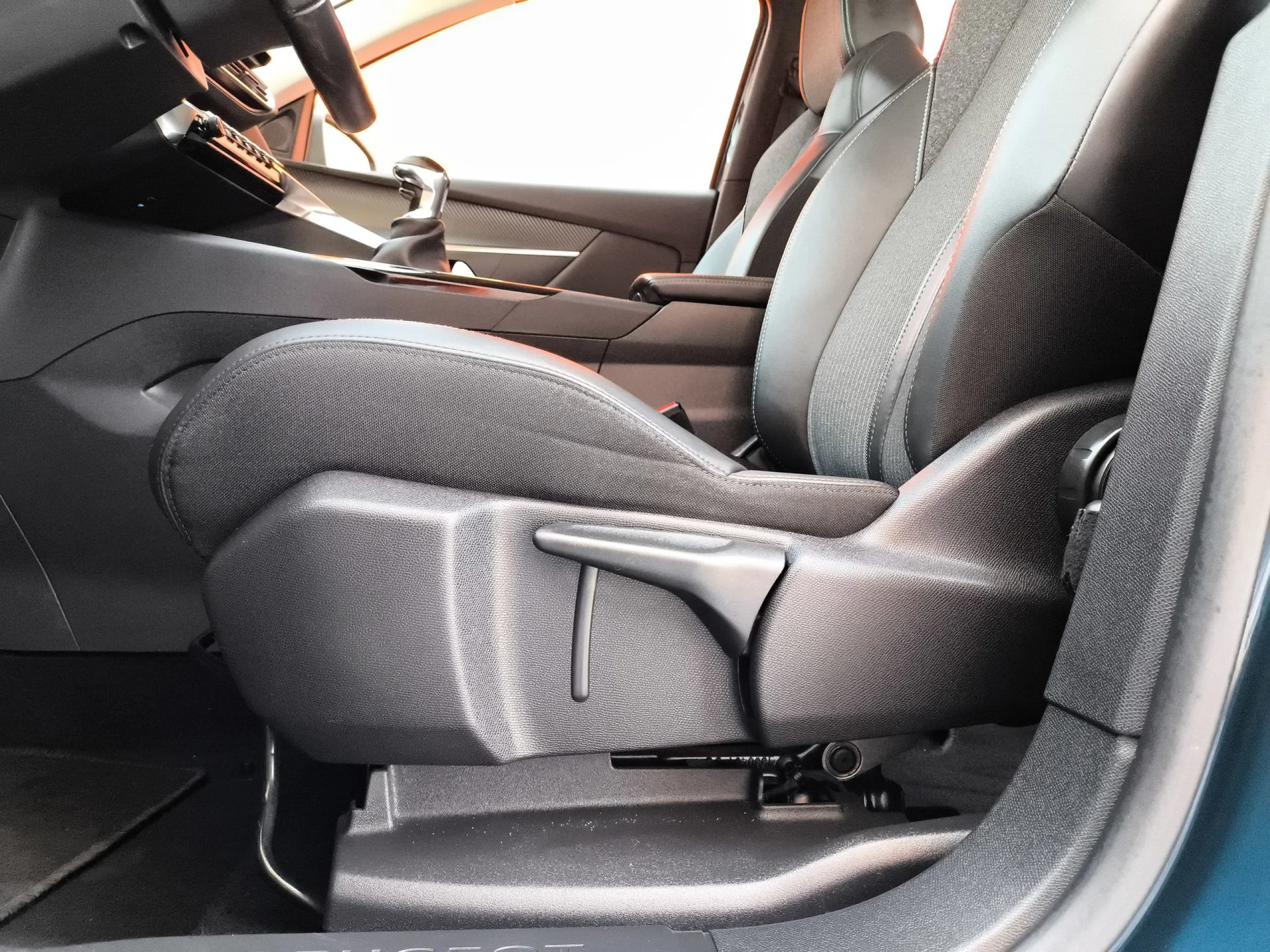 Peugeot 3008 PureTech 130 SANDS Allure 96 kW (130 CV) - Foto 12
