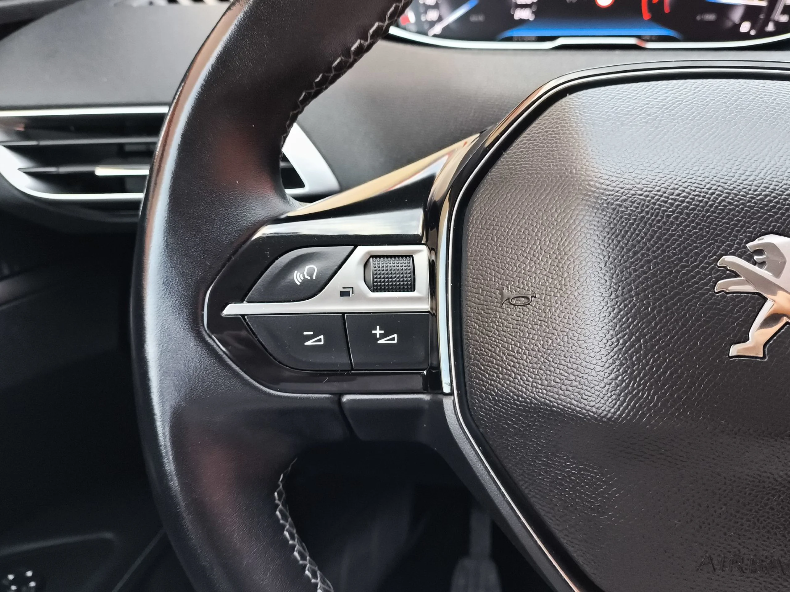 Peugeot 3008 PureTech 130 SANDS Allure 96 kW (130 CV) - Foto 17