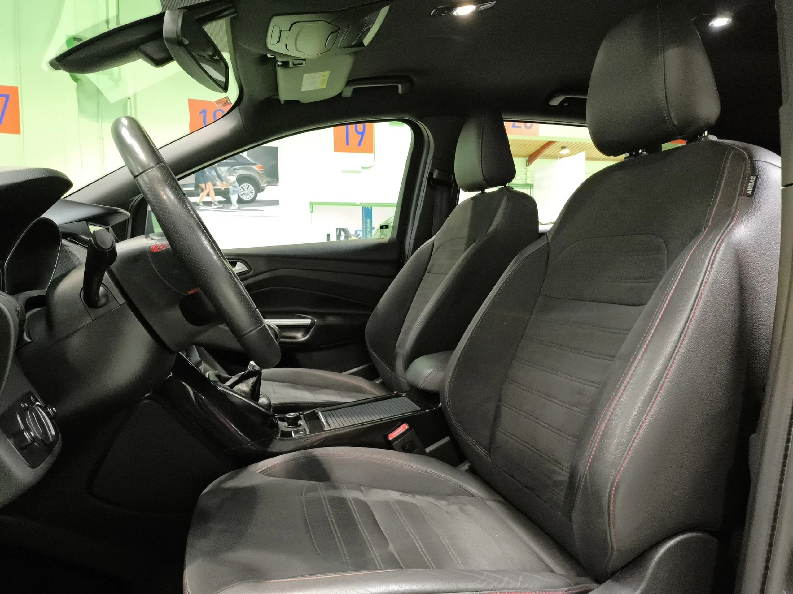 Ford Kuga 1.5 EcoBoost ST-Line Limited Edition 4x2 110 kW (150 CV) - Foto 8