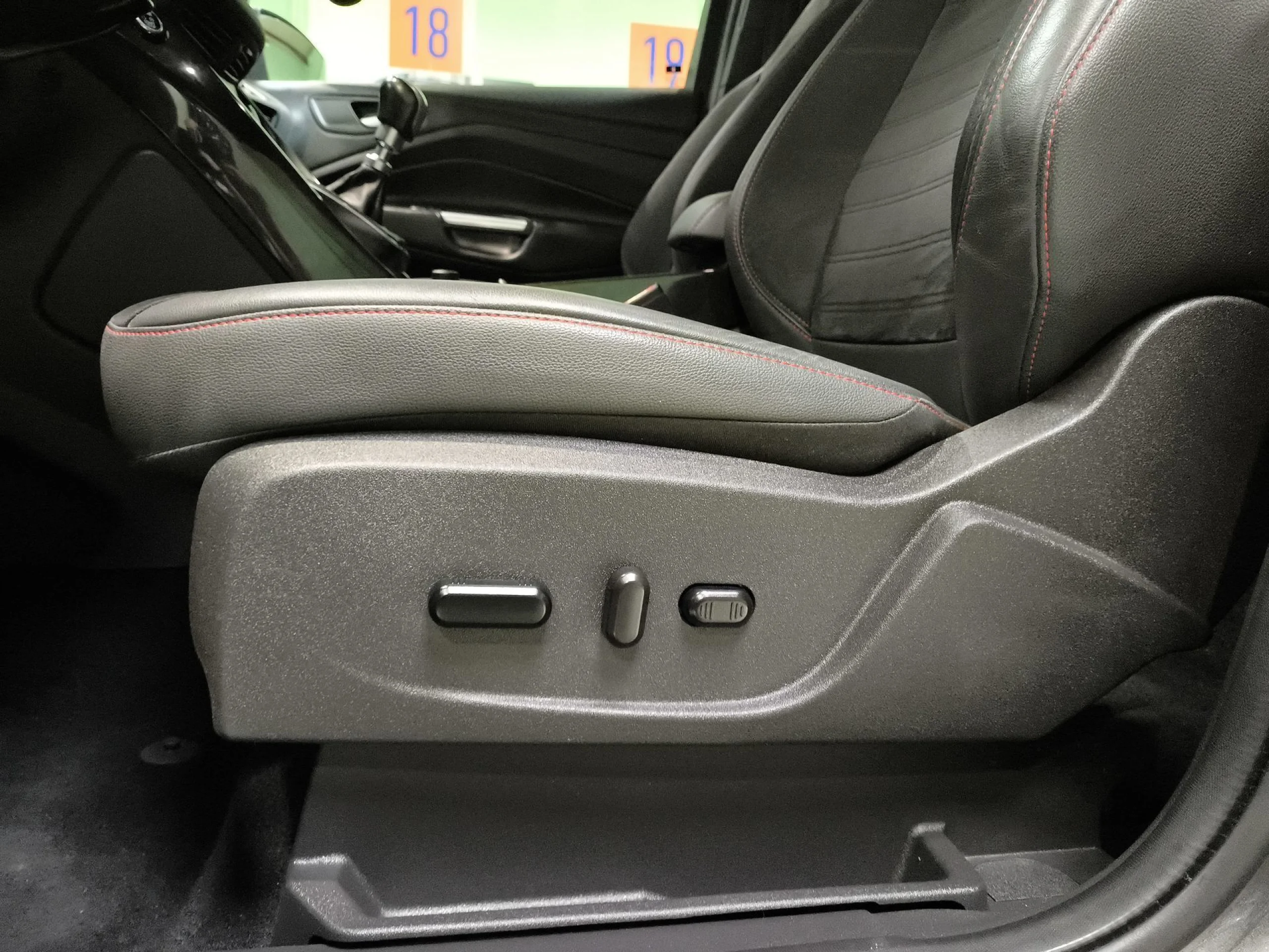 Ford Kuga 1.5 EcoBoost ST-Line Limited Edition 4x2 110 kW (150 CV) - Foto 9