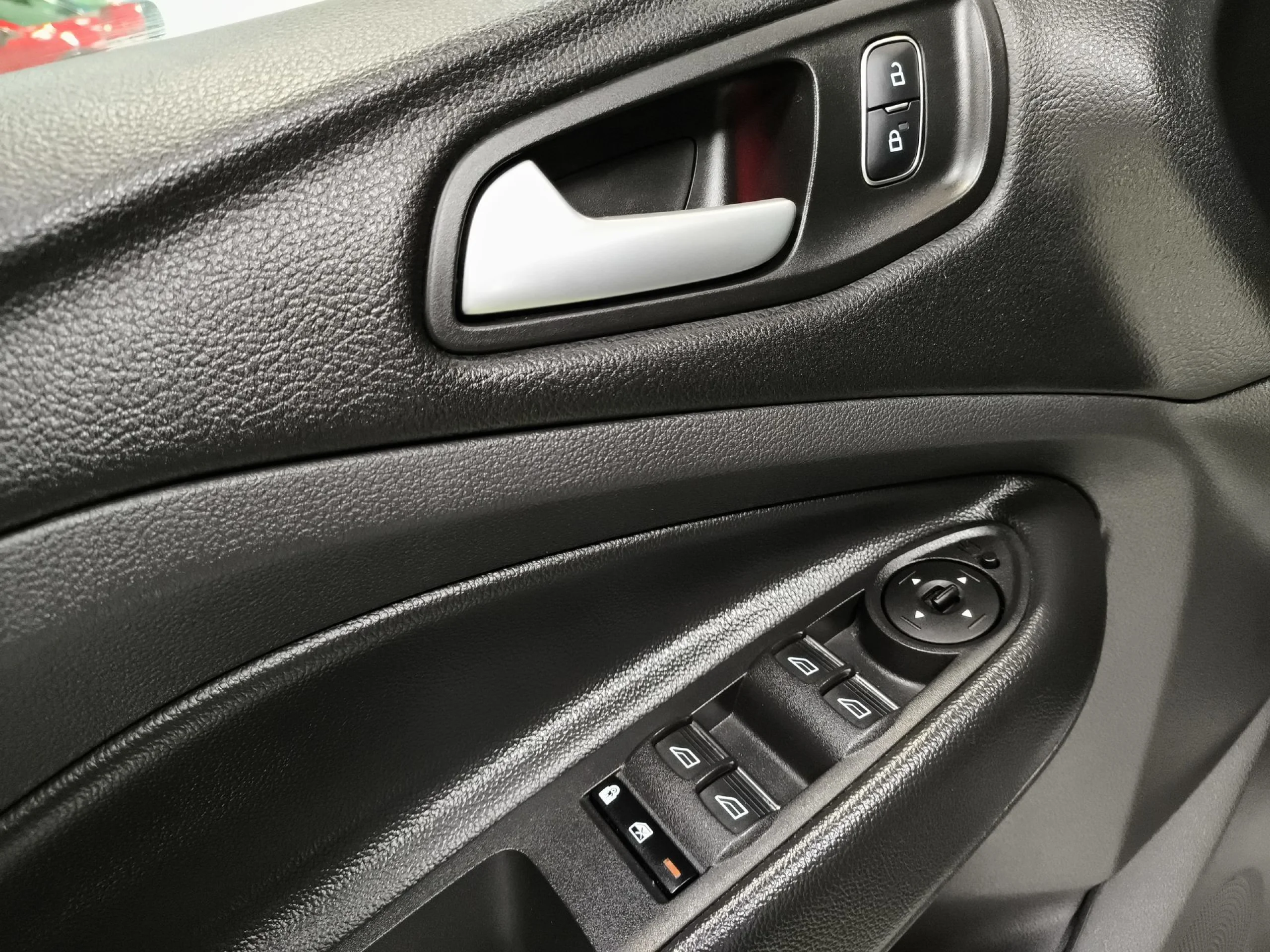 Ford Kuga 1.5 EcoBoost ST-Line Limited Edition 4x2 110 kW (150 CV) - Foto 10