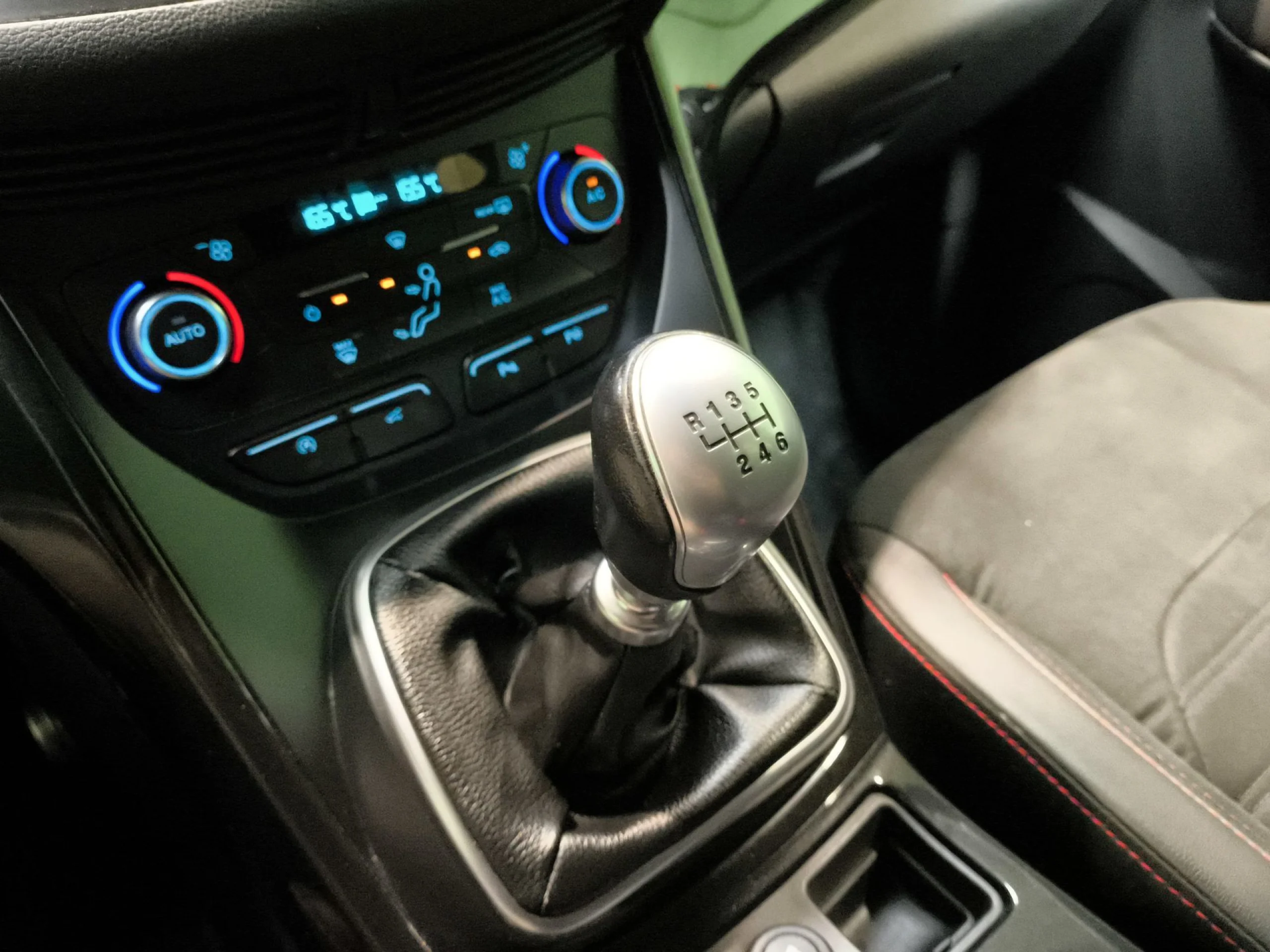 Ford Kuga 1.5 EcoBoost ST-Line Limited Edition 4x2 110 kW (150 CV) - Foto 21