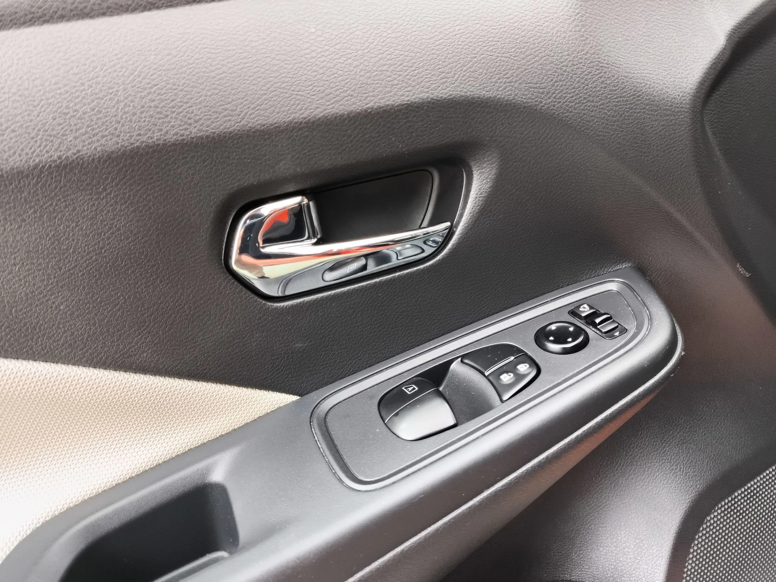 Nissan Micra IG-T SANDS N-Connecta 66 kW (90 CV) - Foto 10
