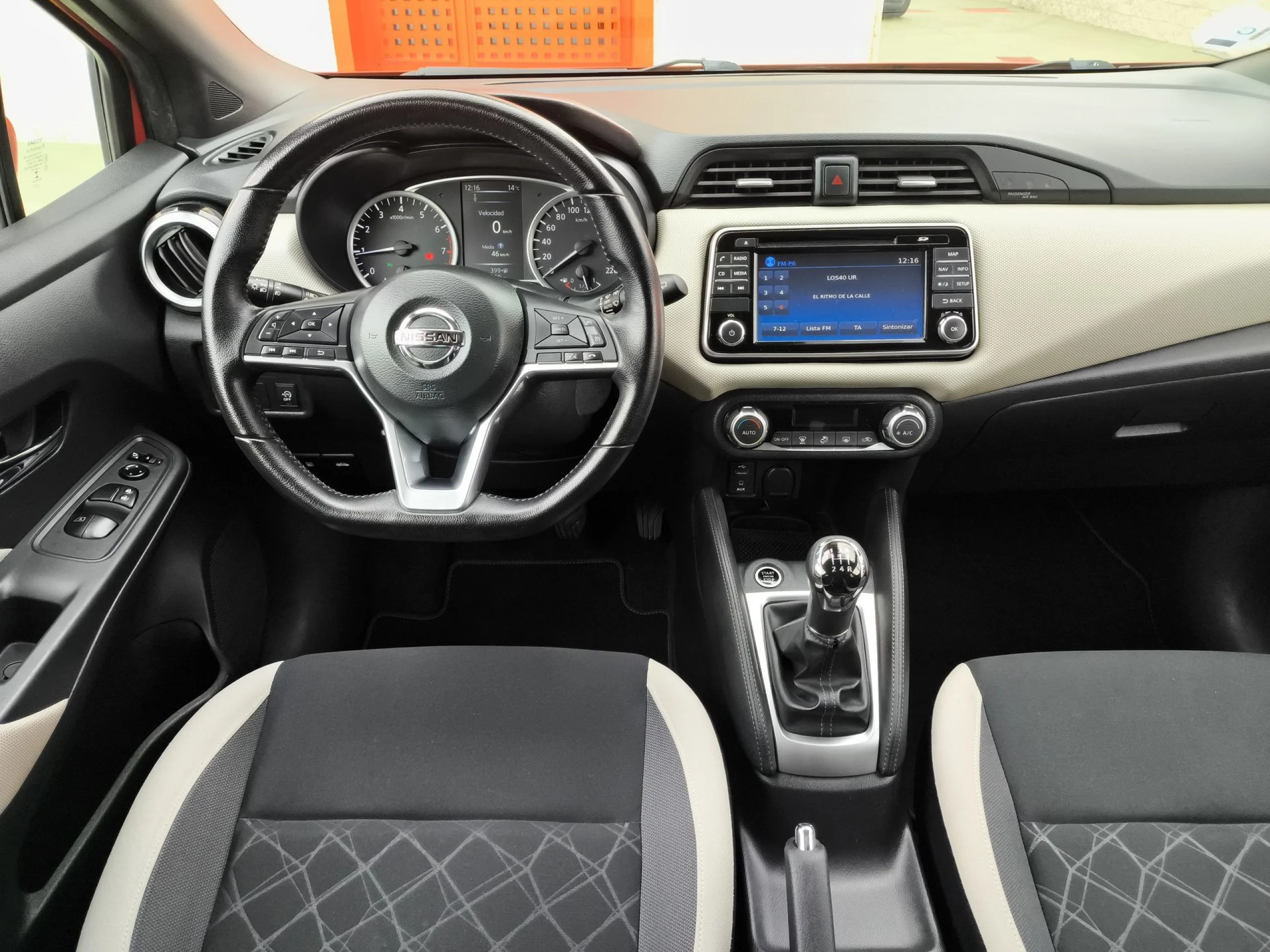 Nissan Micra IG-T SANDS N-Connecta 66 kW (90 CV) - Foto 17