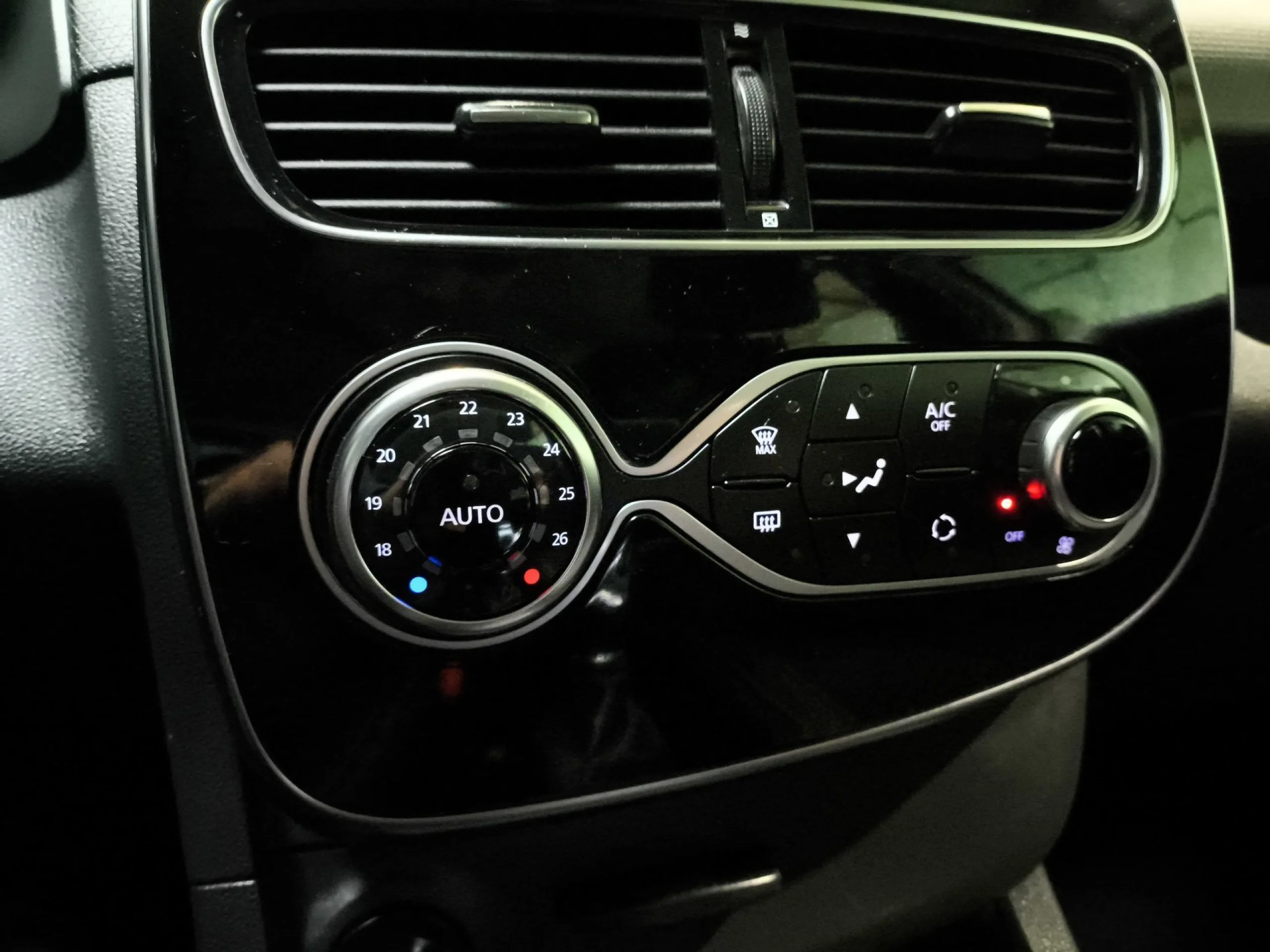 Renault Clio Zen Energy dCi 66 kW (90 CV) EDC - Foto 17