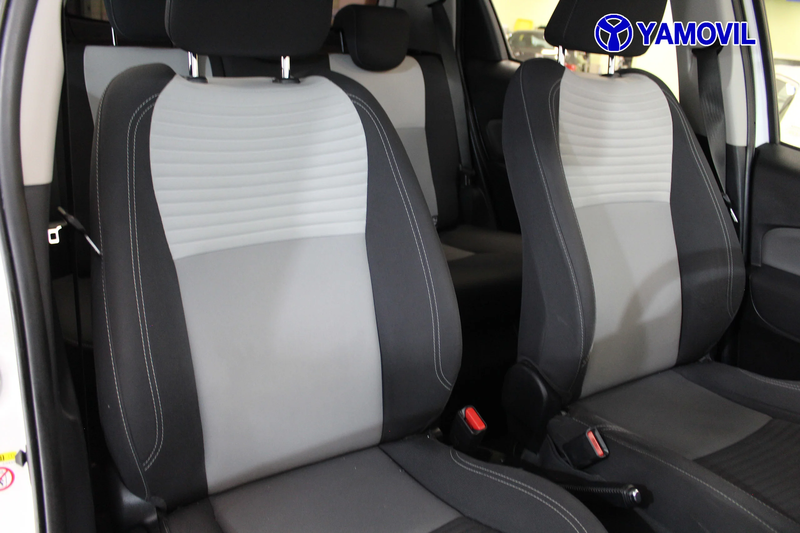Toyota Yaris 1.5 Active Tech 74 kW (100 CV) - Foto 17