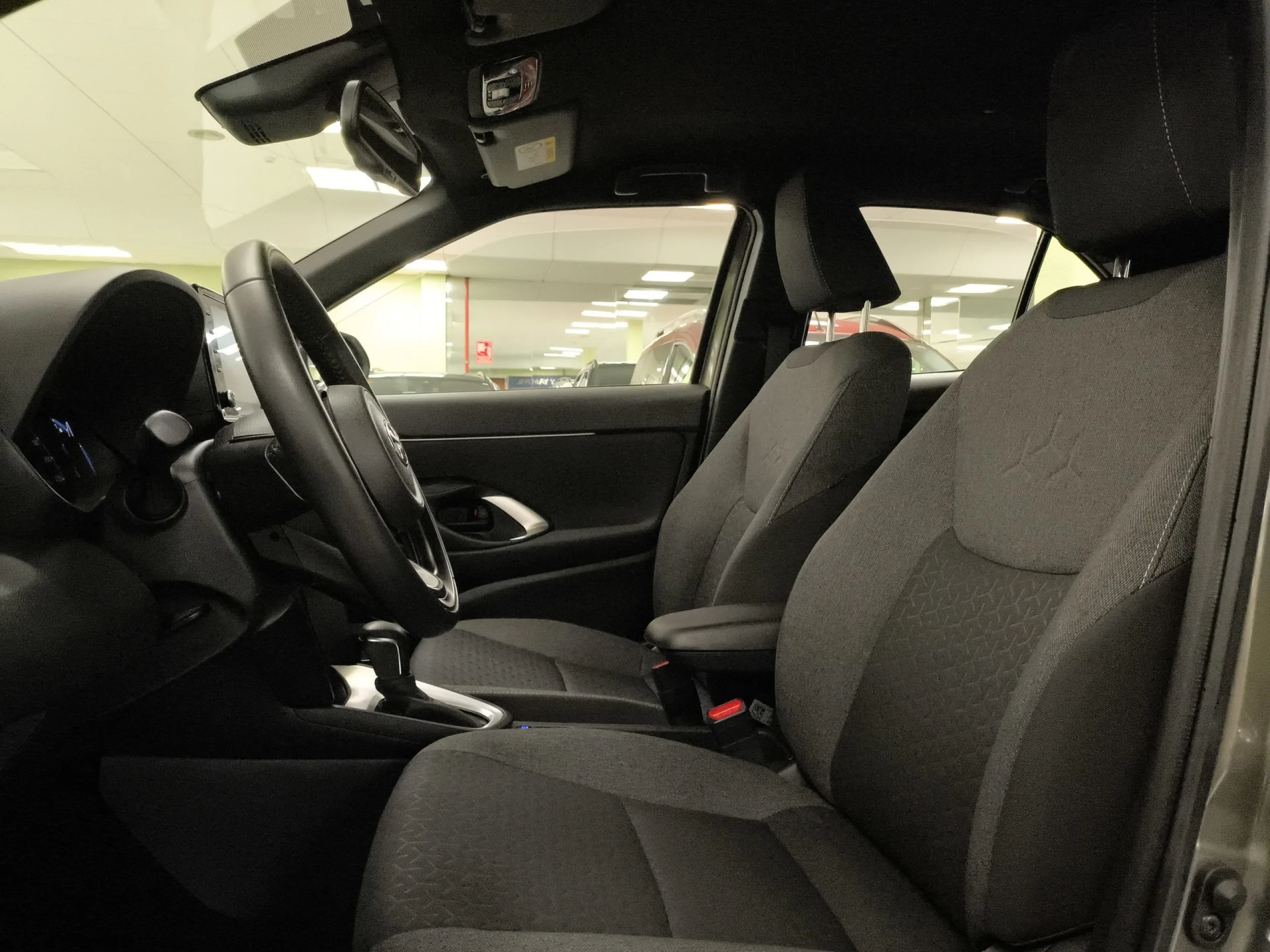 Toyota Yaris Cross 120H Active Tech 85 kW (116 CV) - Foto 8