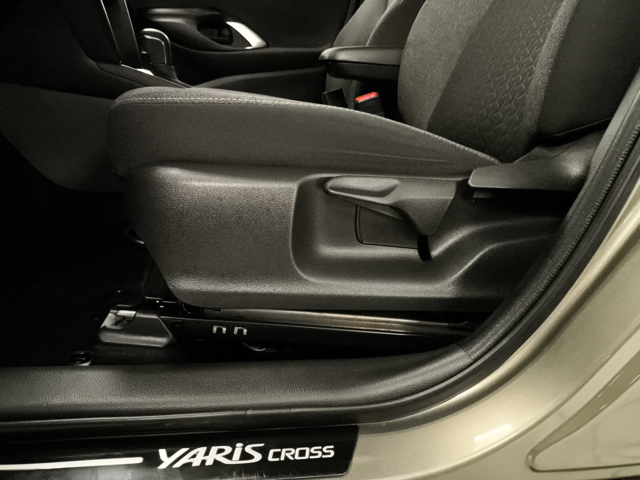 Toyota Yaris Cross 120H Active Tech 85 kW (116 CV) - Foto 9