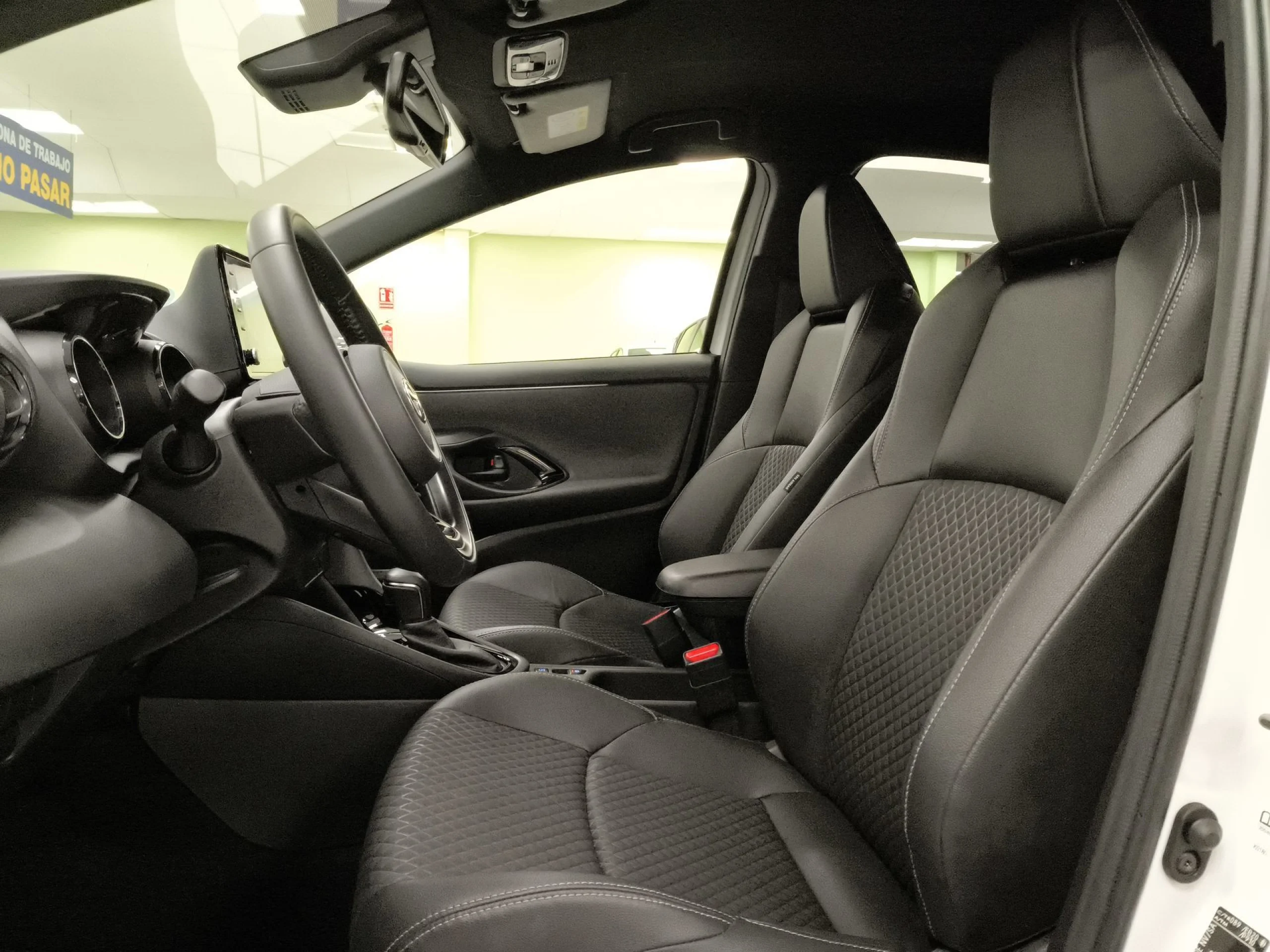 Toyota Yaris 120H Style 85 kW (116 CV) - Foto 11