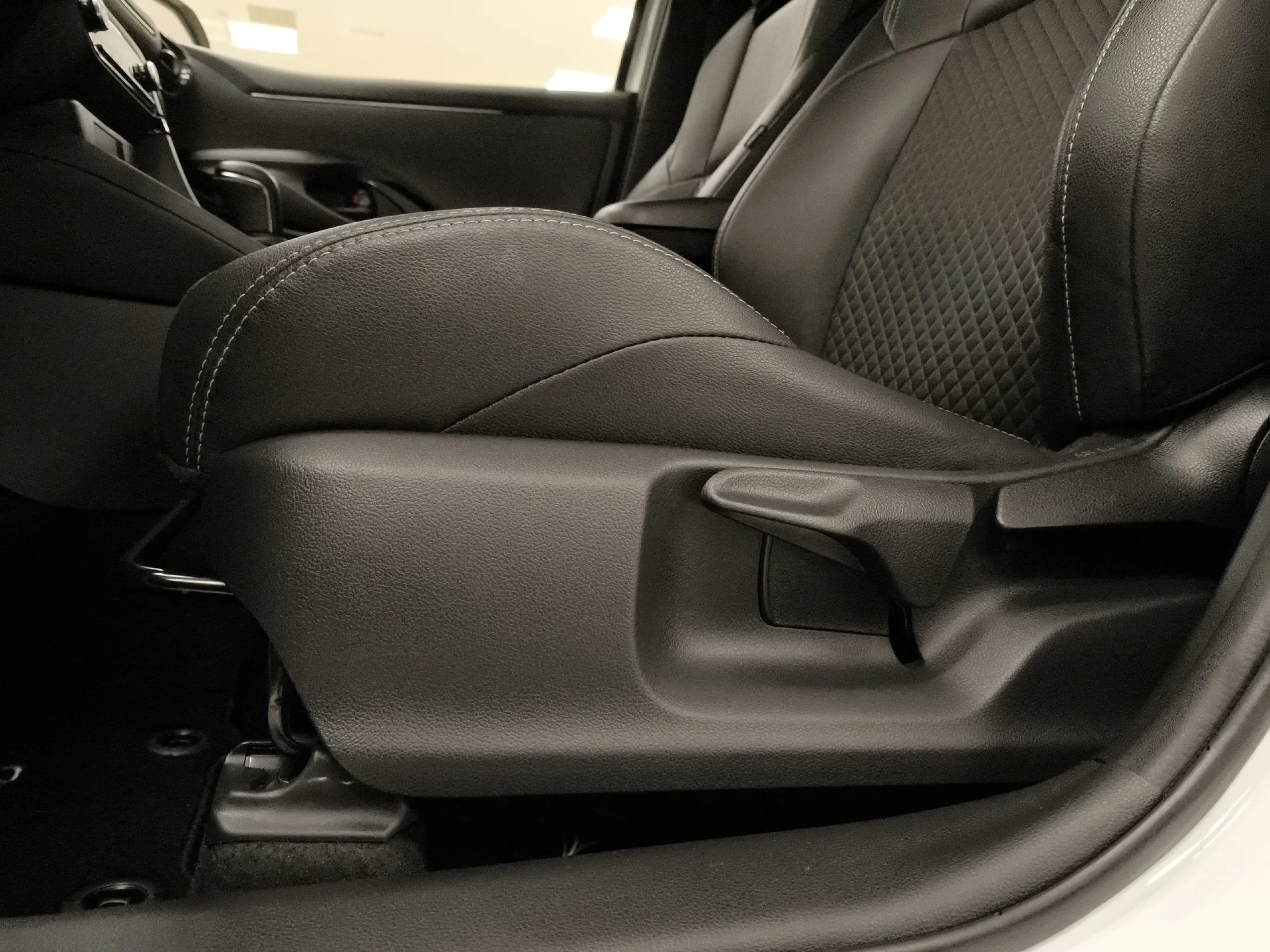 Toyota Yaris 120H Style 85 kW (116 CV) - Foto 12