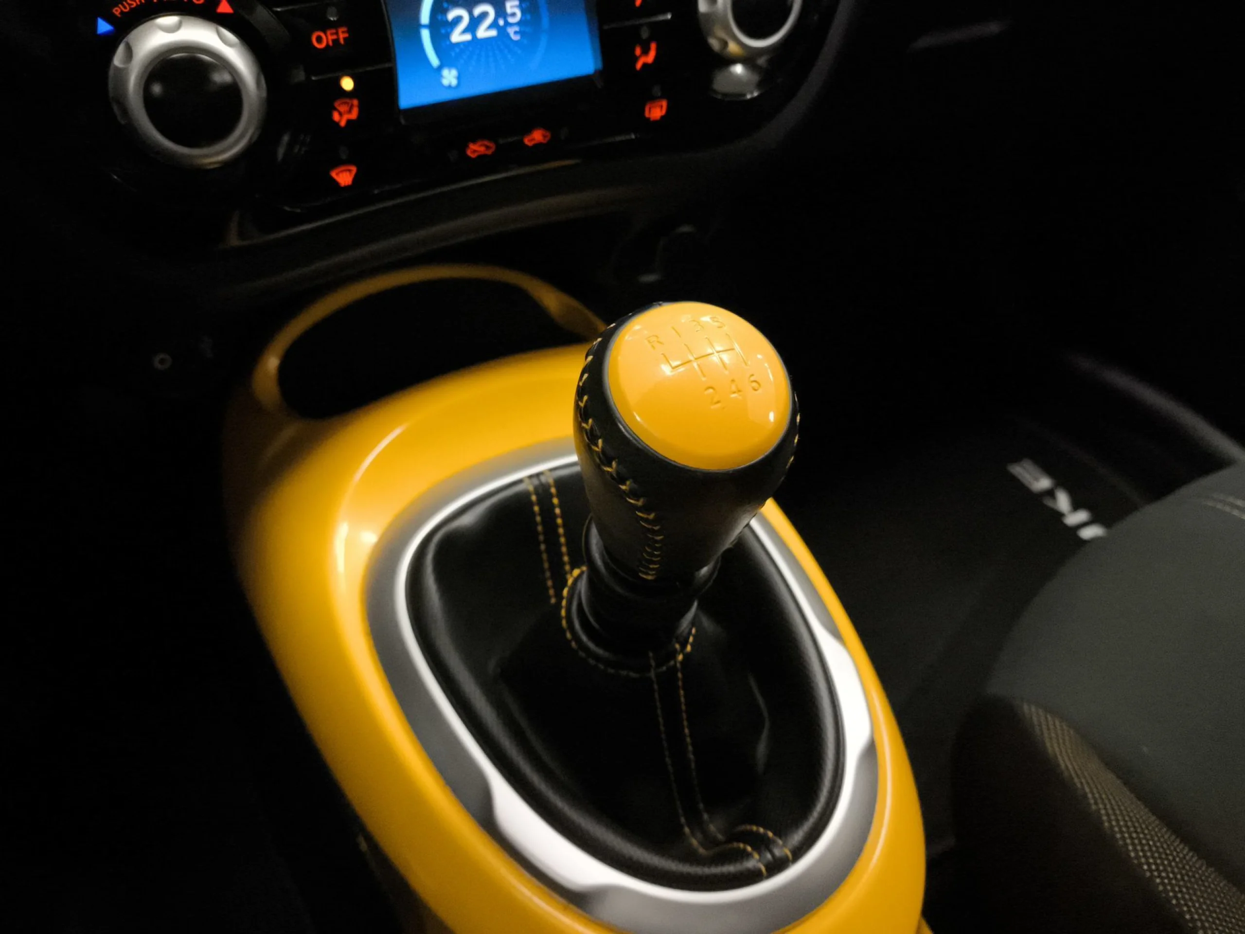 Nissan Juke 1.5 dCi Acenta 4x2 81 kW (110 CV) - Foto 18