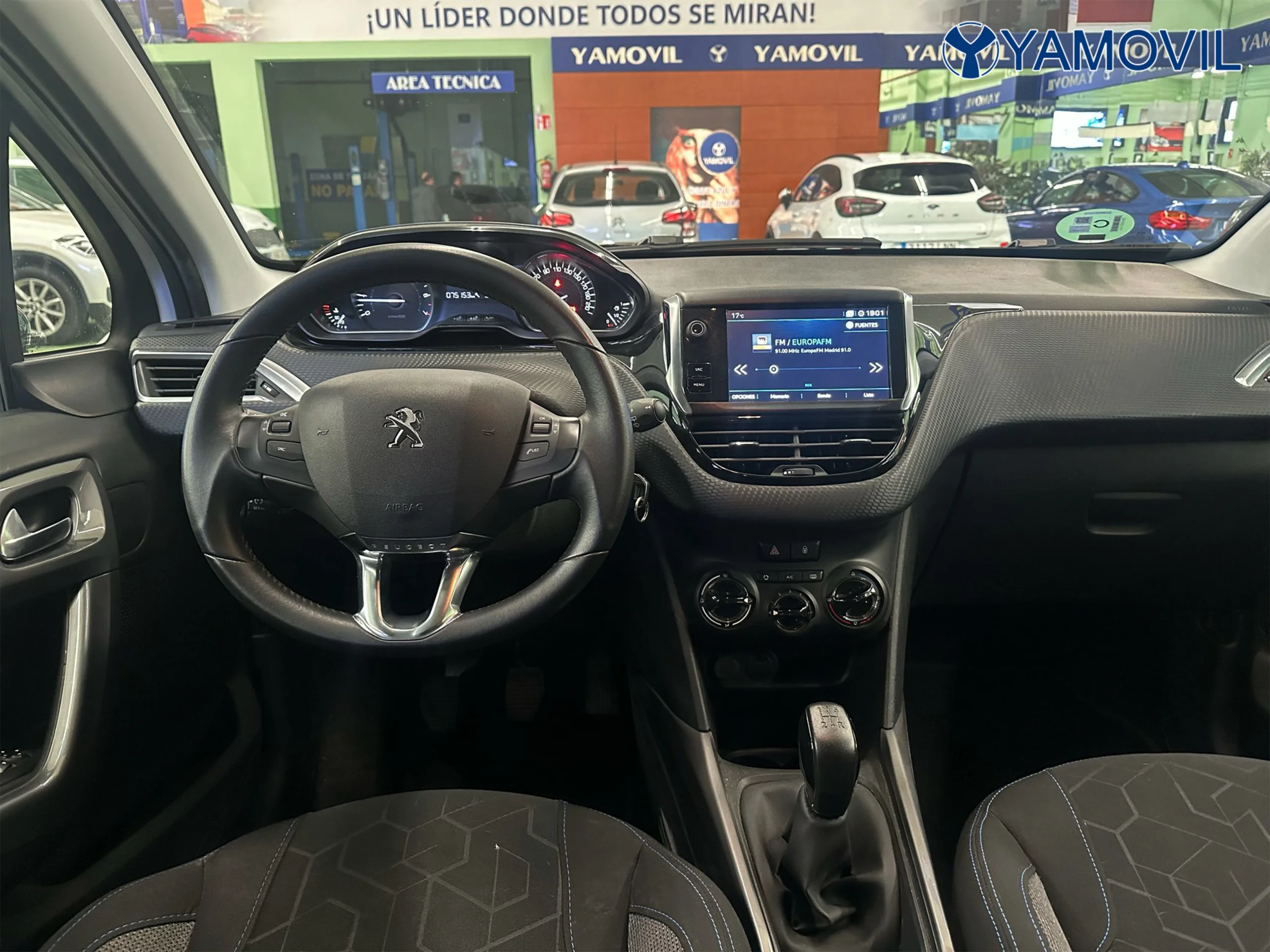 Peugeot 2008 PureTech 82 SANDS Style 60 kW (82 CV) - Foto 5