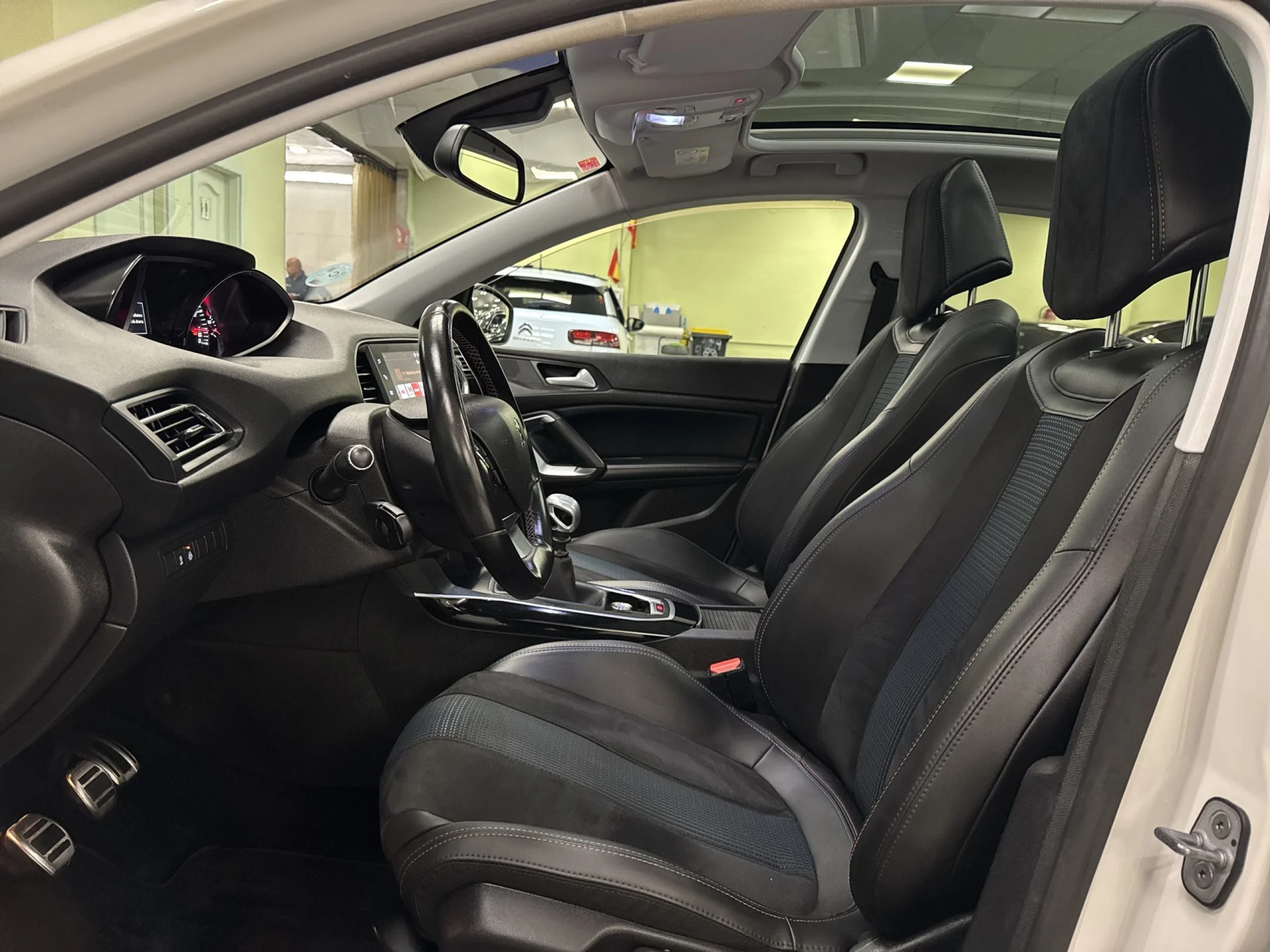 Peugeot 308 PureTech 130 SANDS Tech Edition 96 kW (130 CV) - Foto 8