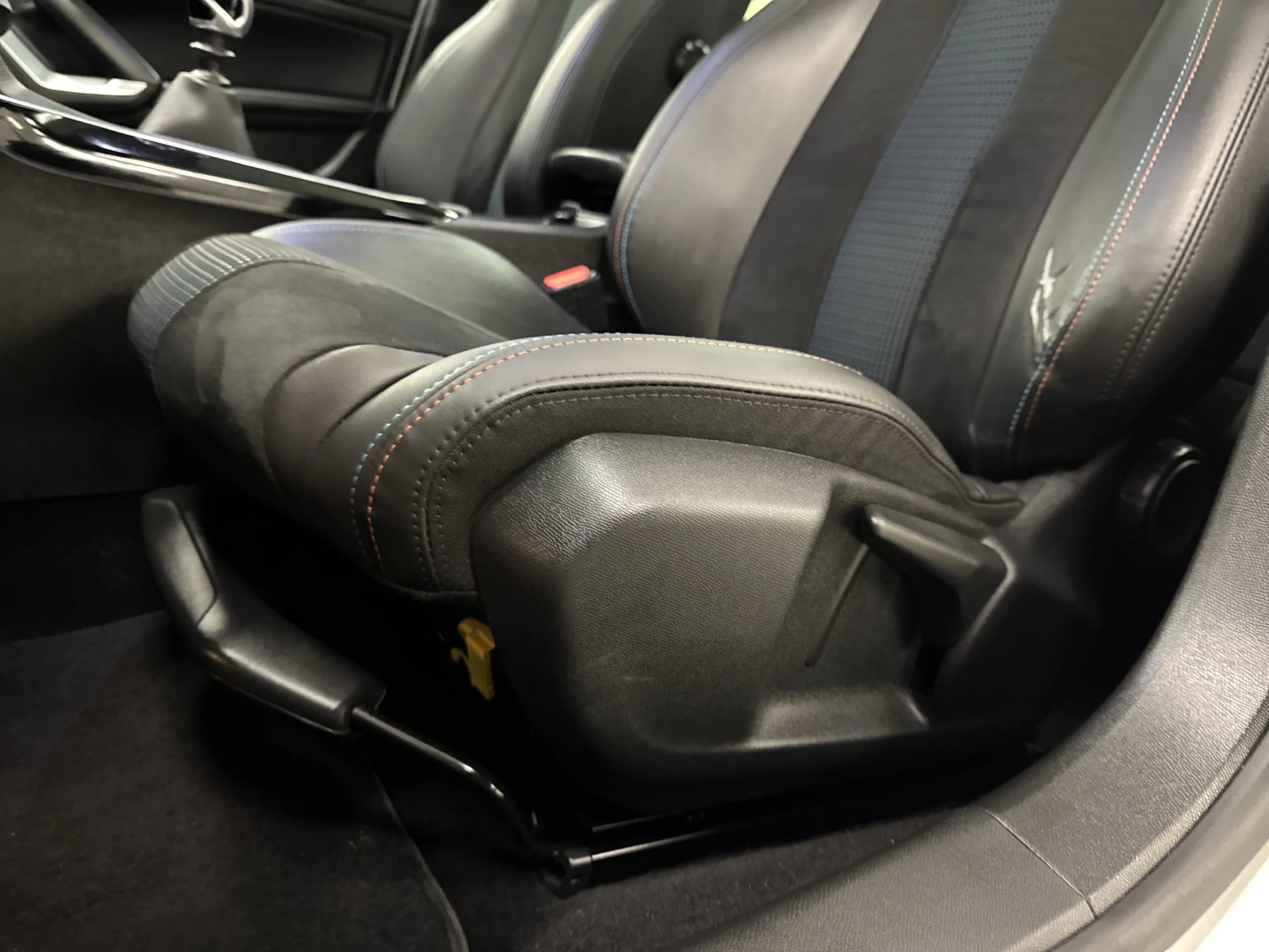 Peugeot 308 PureTech 130 SANDS Tech Edition 96 kW (130 CV) - Foto 9