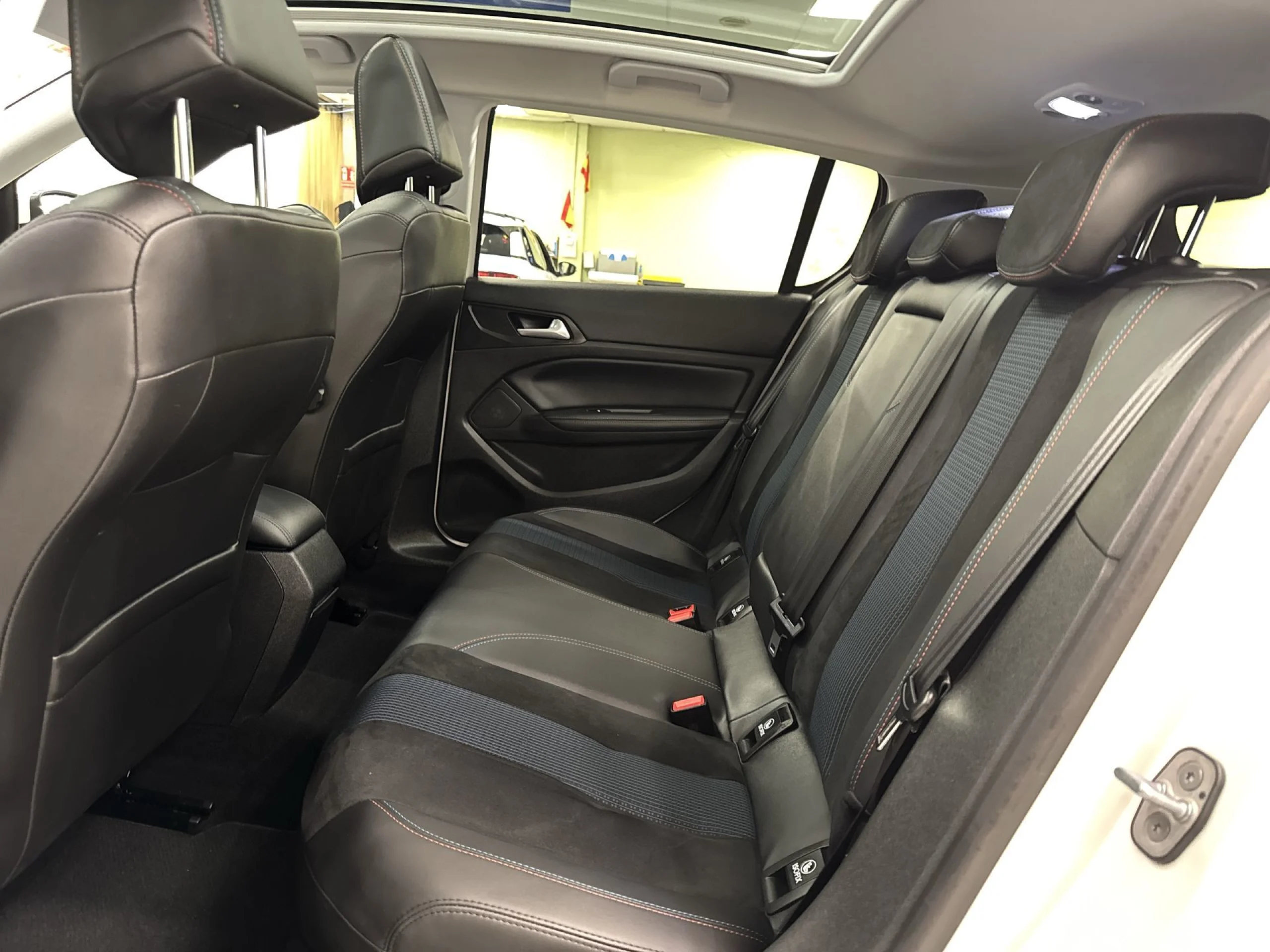 Peugeot 308 PureTech 130 SANDS Tech Edition 96 kW (130 CV) - Foto 24