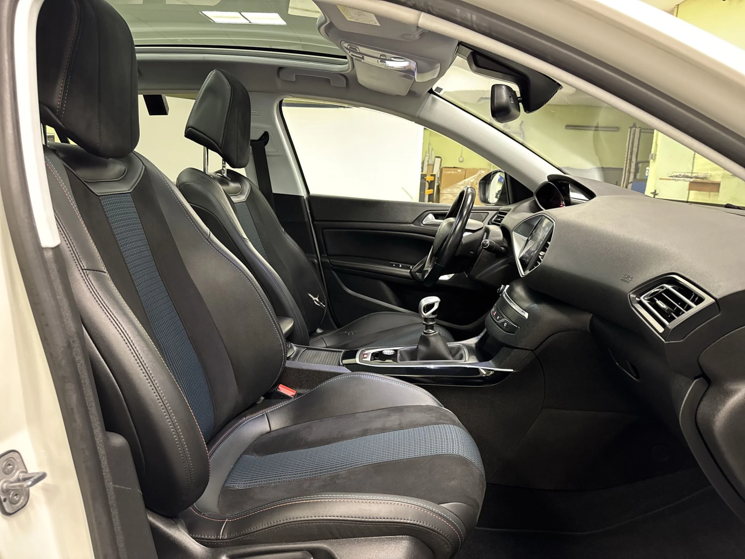 Peugeot 308 PureTech 130 SANDS Tech Edition 96 kW (130 CV) - Foto 26