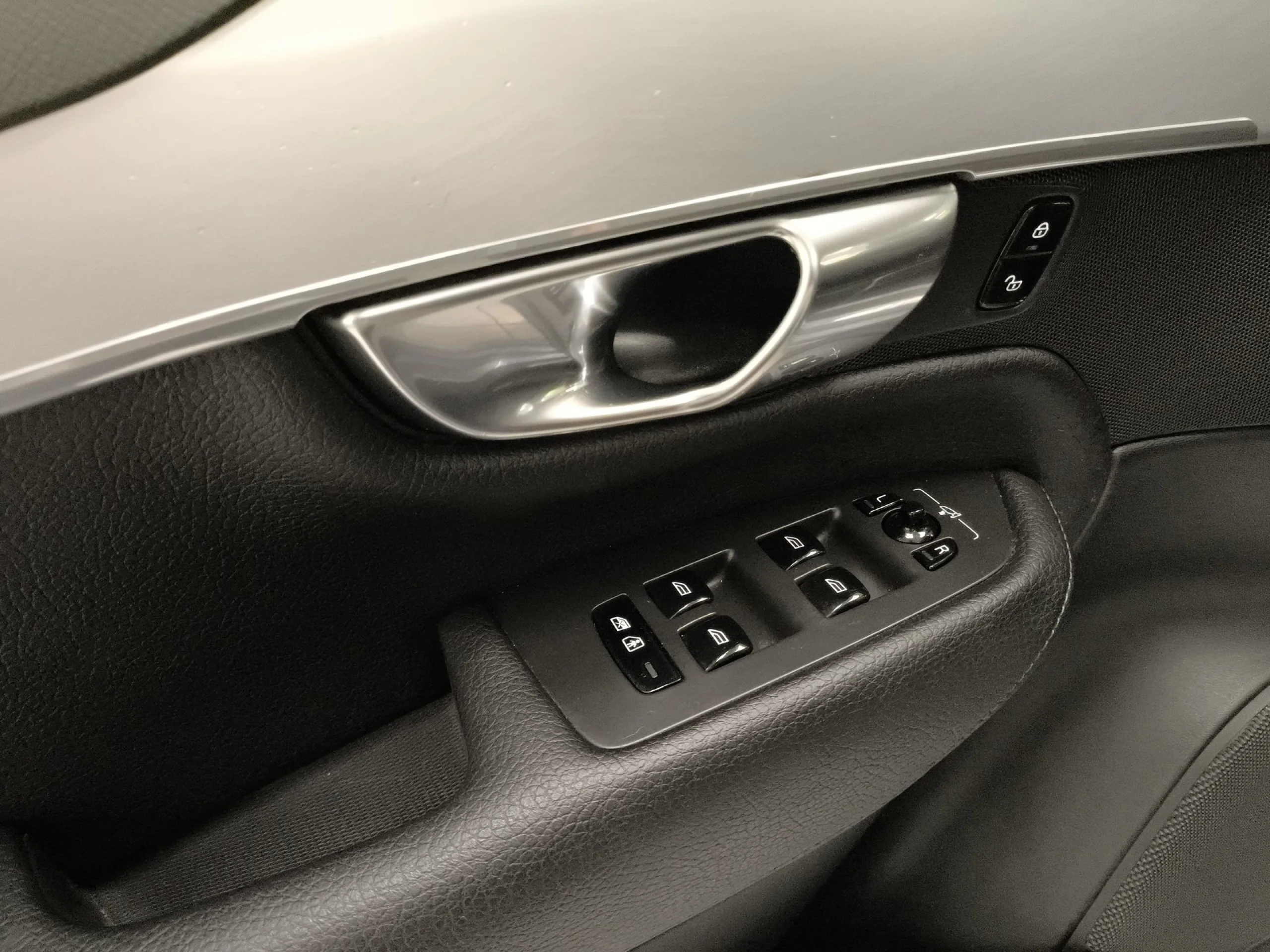 Volvo XC90 D5 Momentum AWD Auto 173 kW (235 CV) - Foto 10