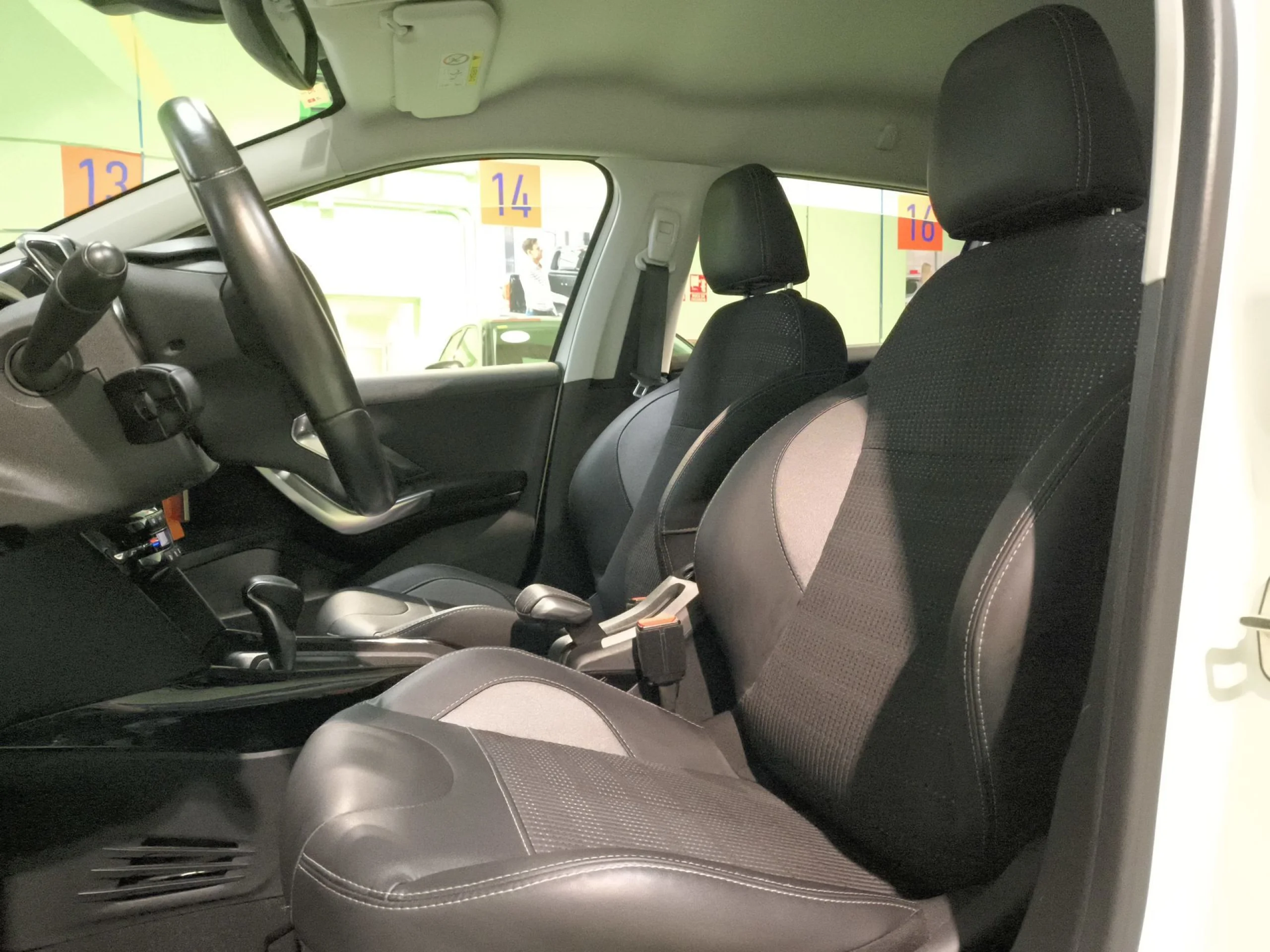Peugeot 2008 PureTech 110 SANDS Allure EAT6 81 kW (110 CV) - Foto 8