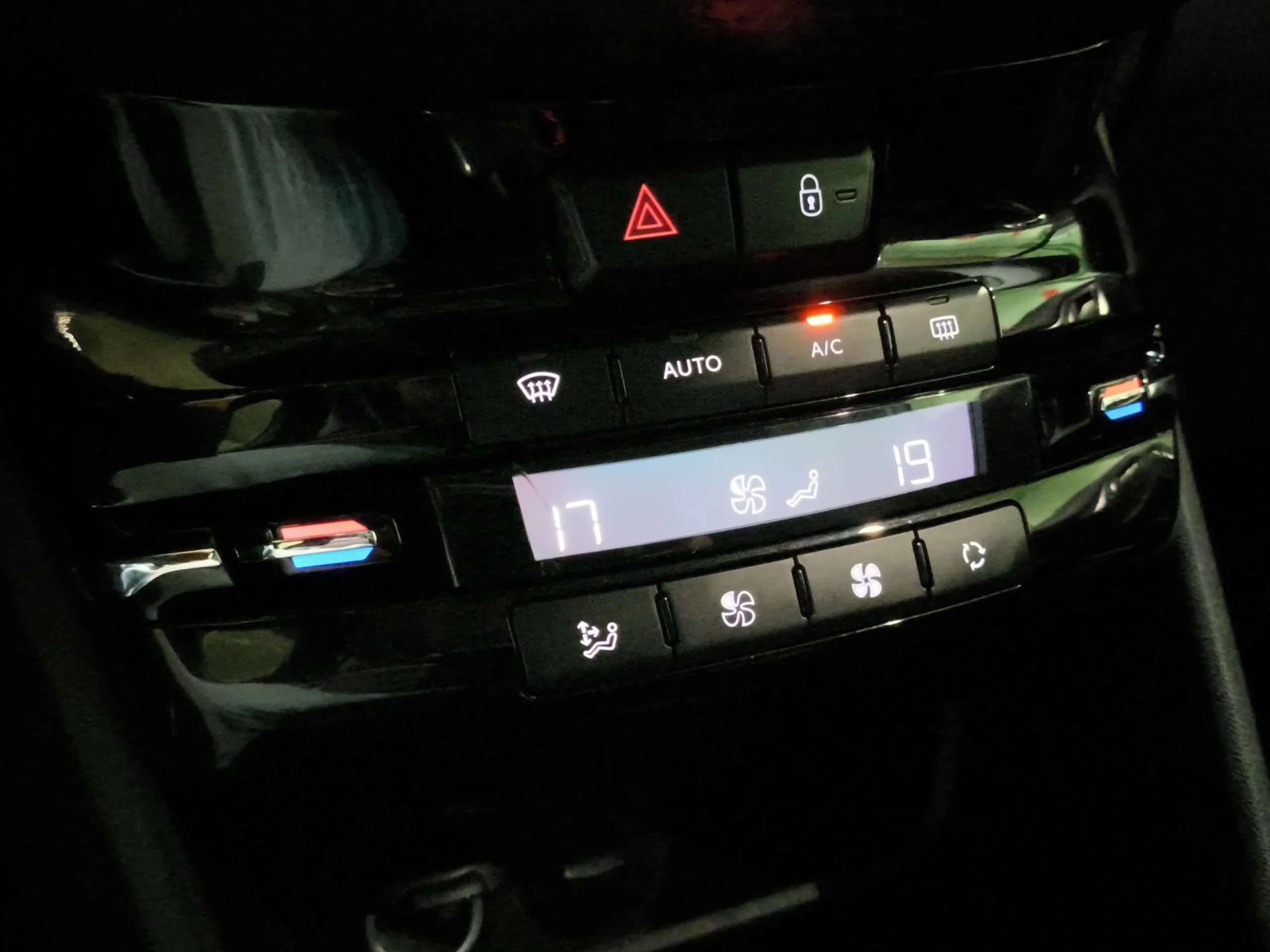 Peugeot 2008 PureTech 110 SANDS Allure EAT6 81 kW (110 CV) - Foto 16