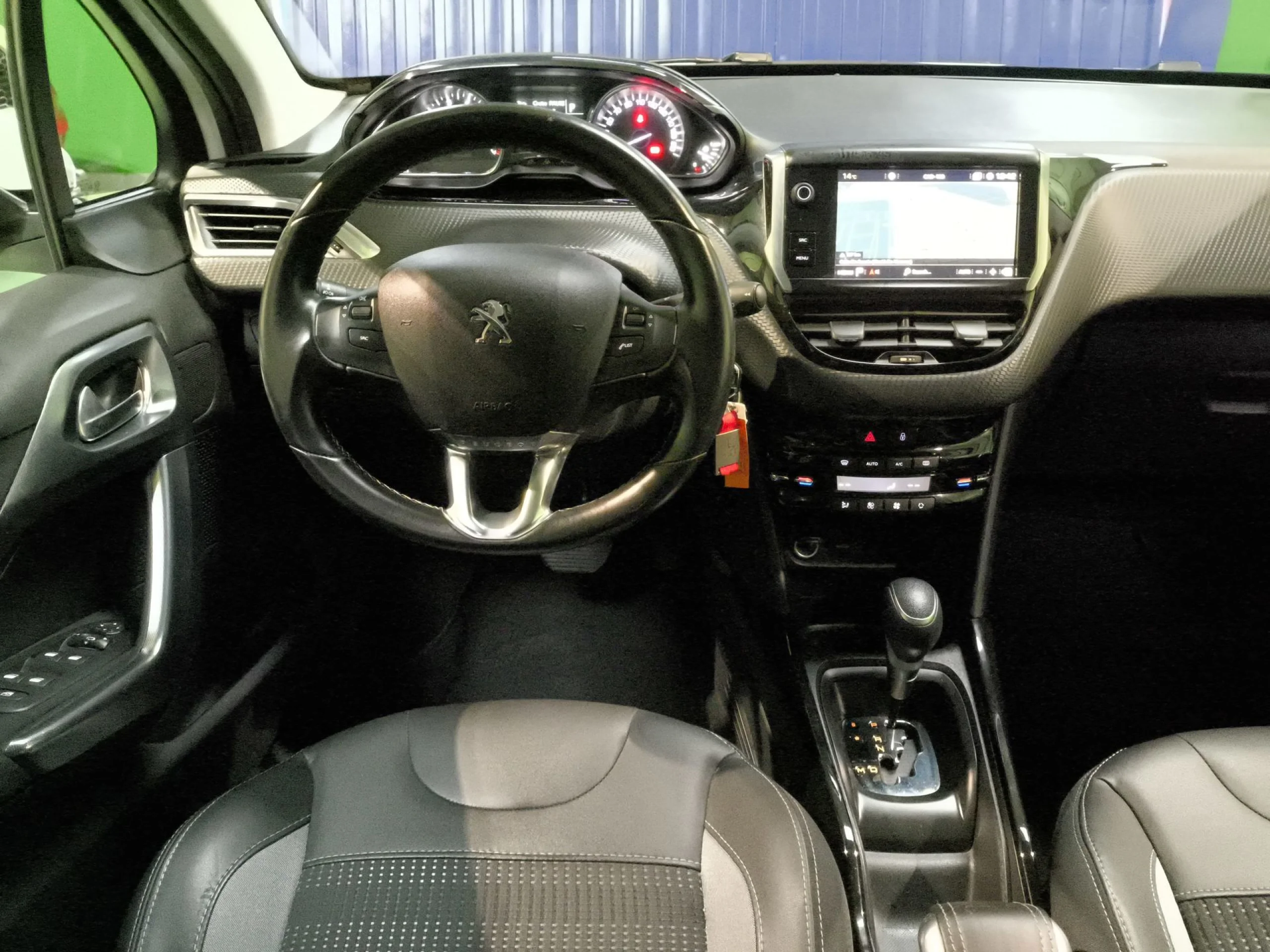 Peugeot 2008 PureTech 110 SANDS Allure EAT6 81 kW (110 CV) - Foto 18