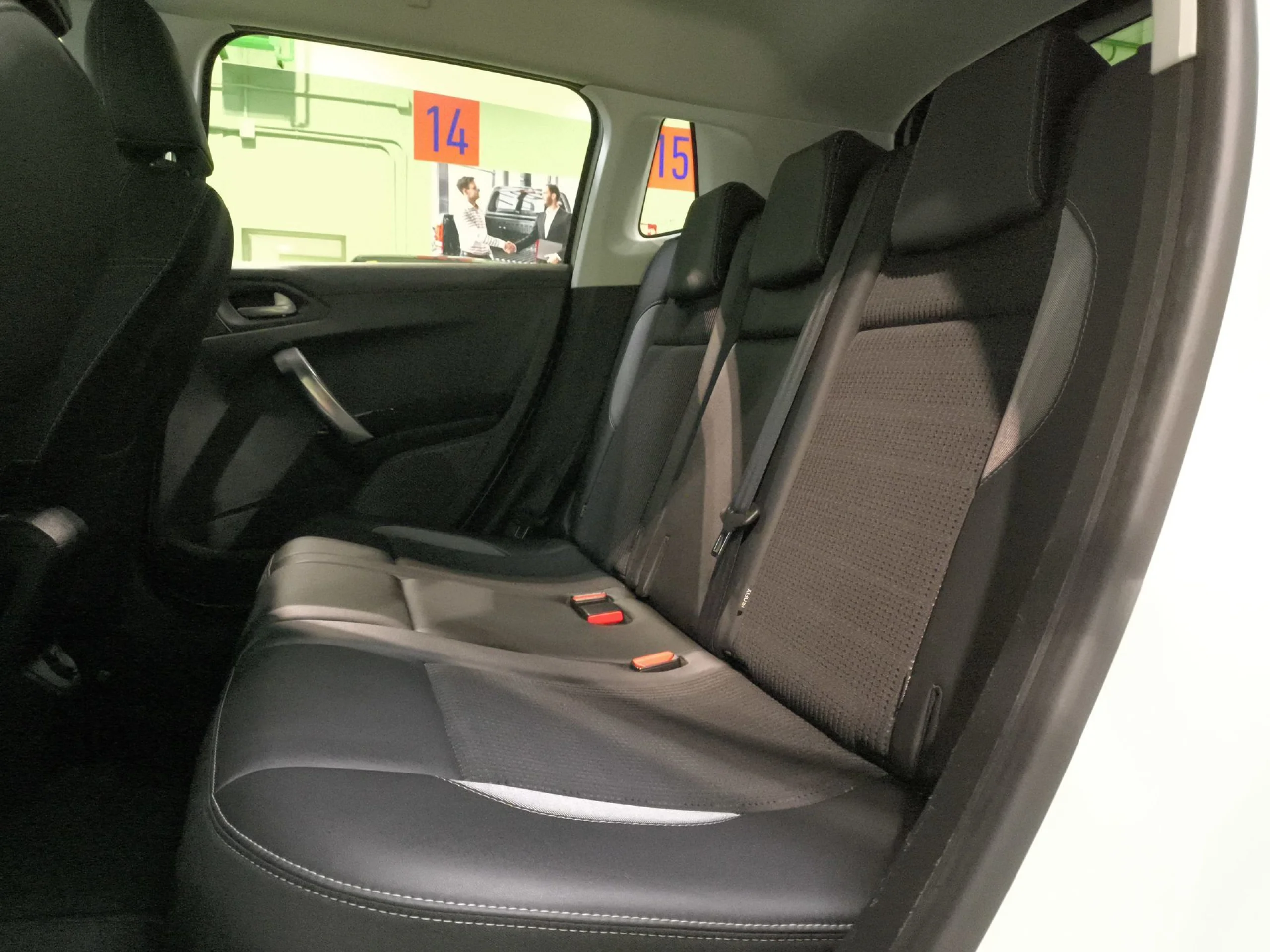 Peugeot 2008 PureTech 110 SANDS Allure EAT6 81 kW (110 CV) - Foto 19