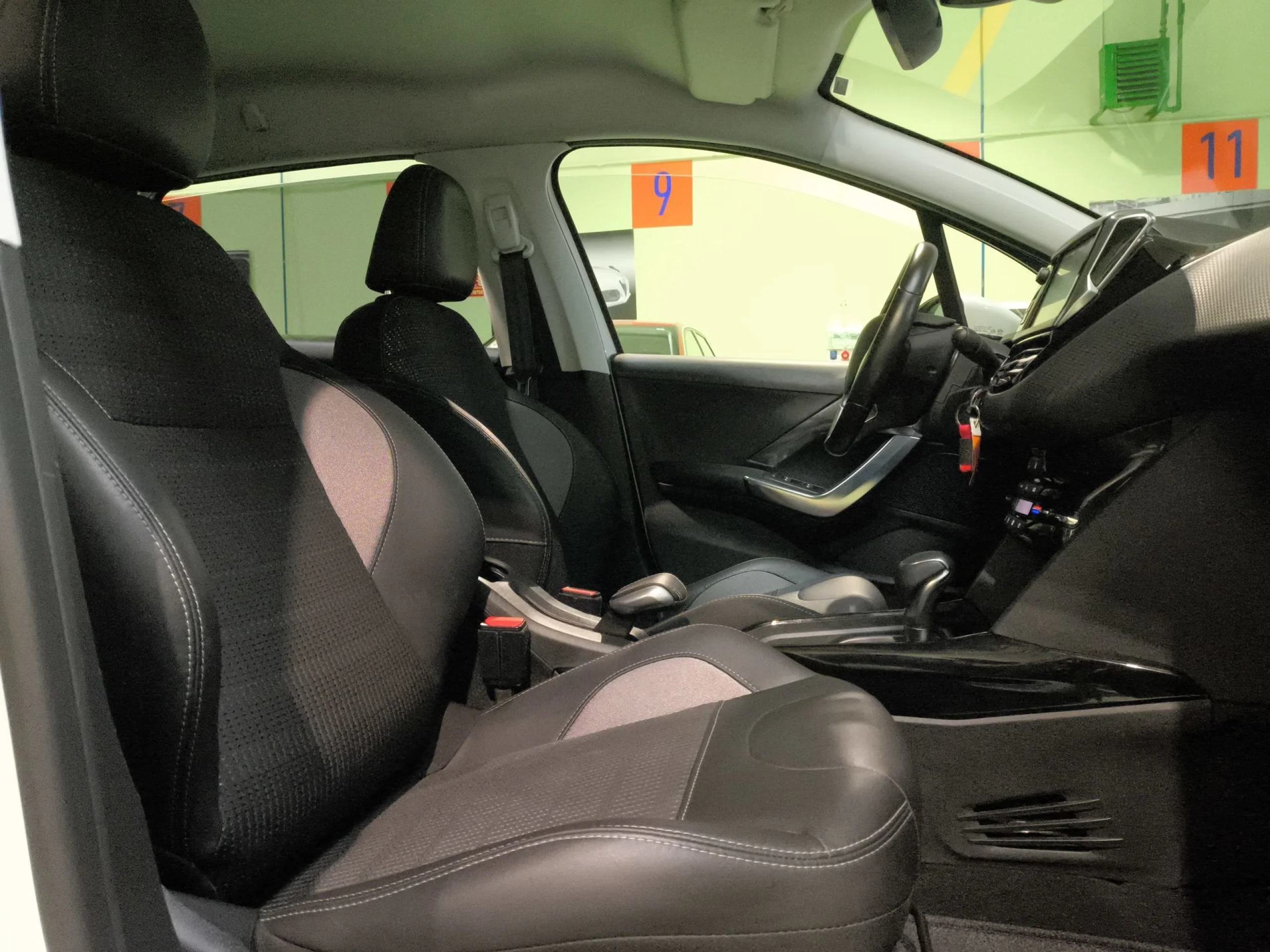 Peugeot 2008 PureTech 110 SANDS Allure EAT6 81 kW (110 CV) - Foto 21