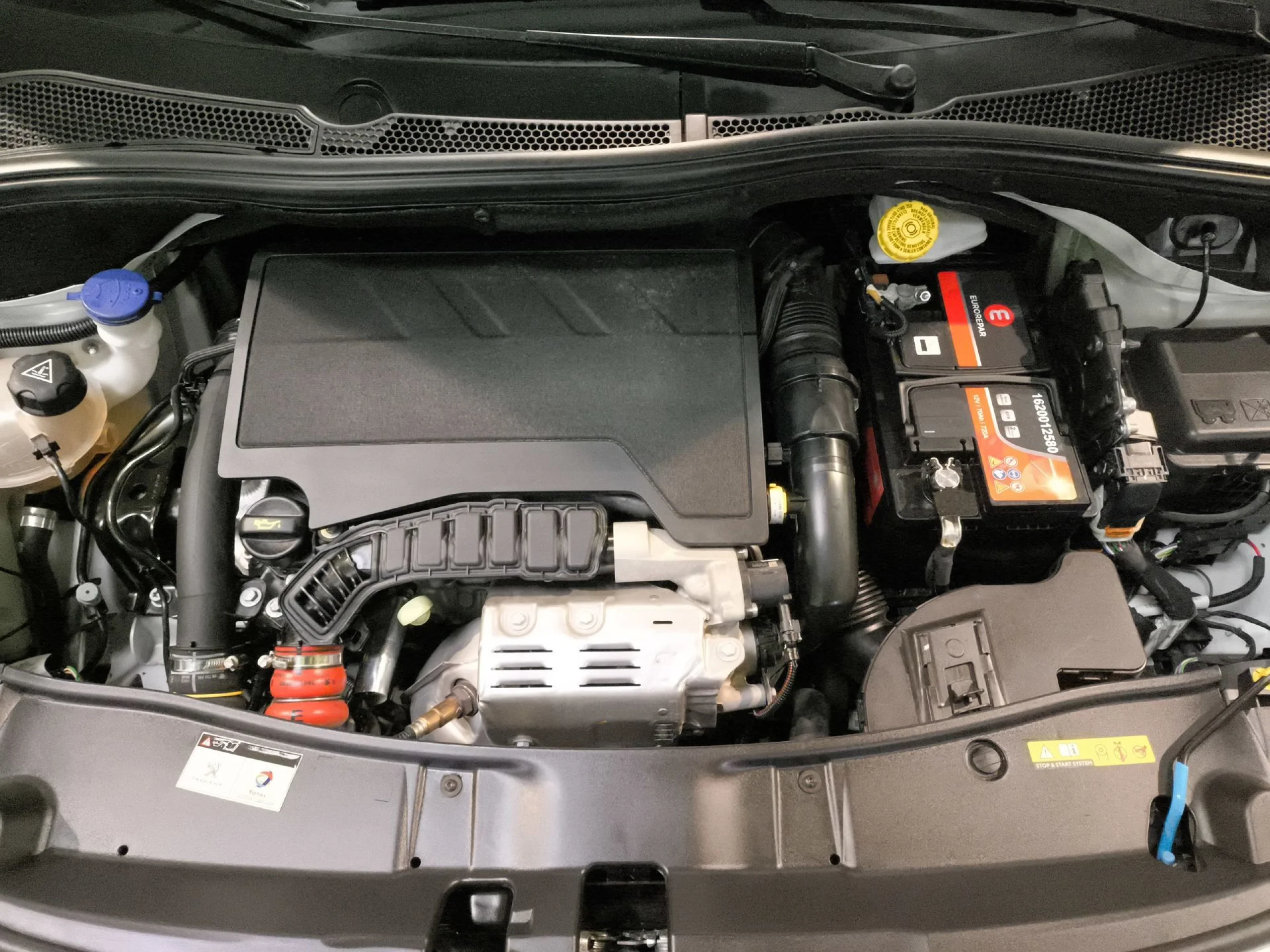 Peugeot 2008 PureTech 110 SANDS Allure EAT6 81 kW (110 CV) - Foto 22