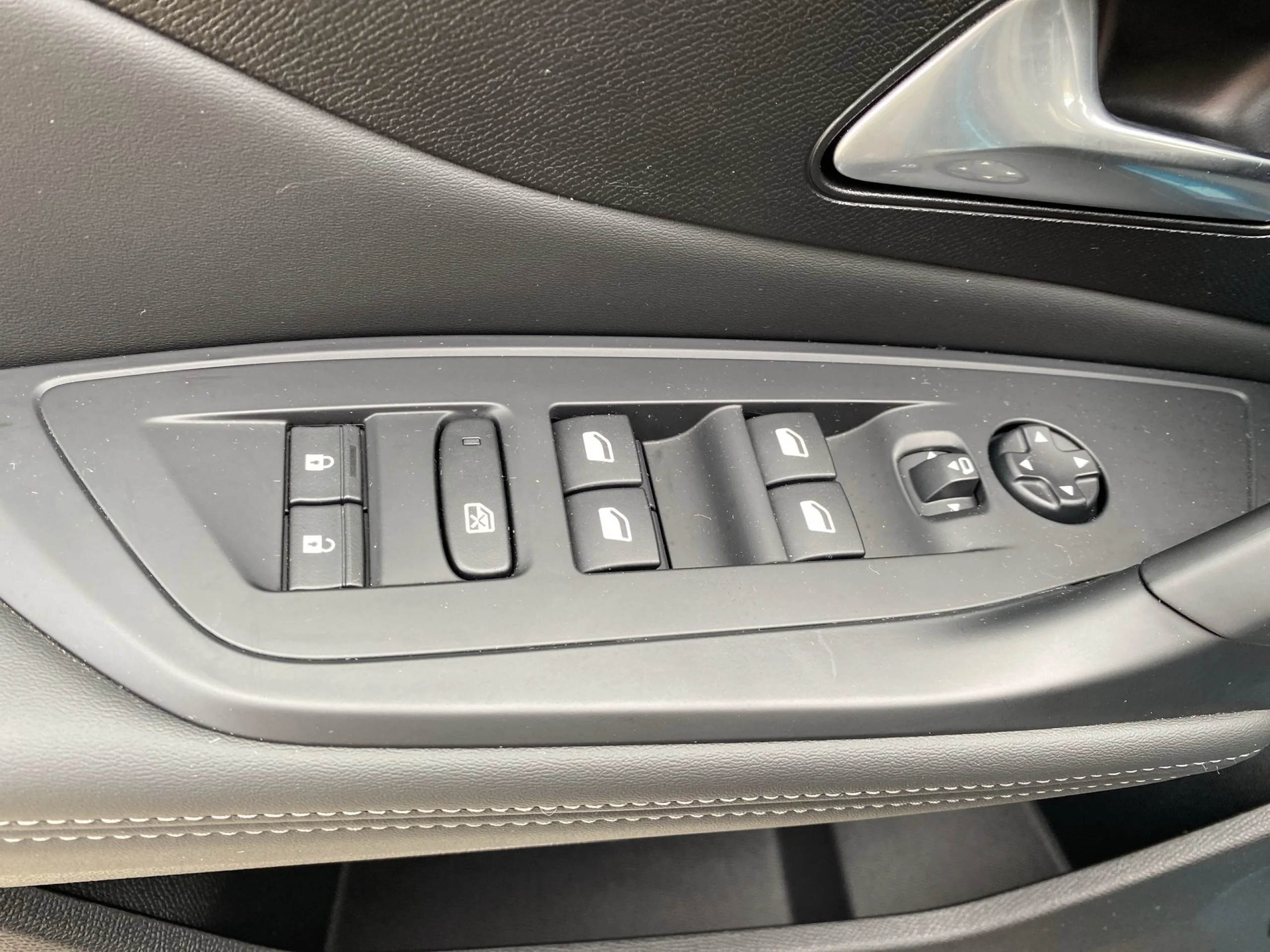 Peugeot 408 Puretech 130 Allure Pack EAT8 96 kW (130 CV) - Foto 10
