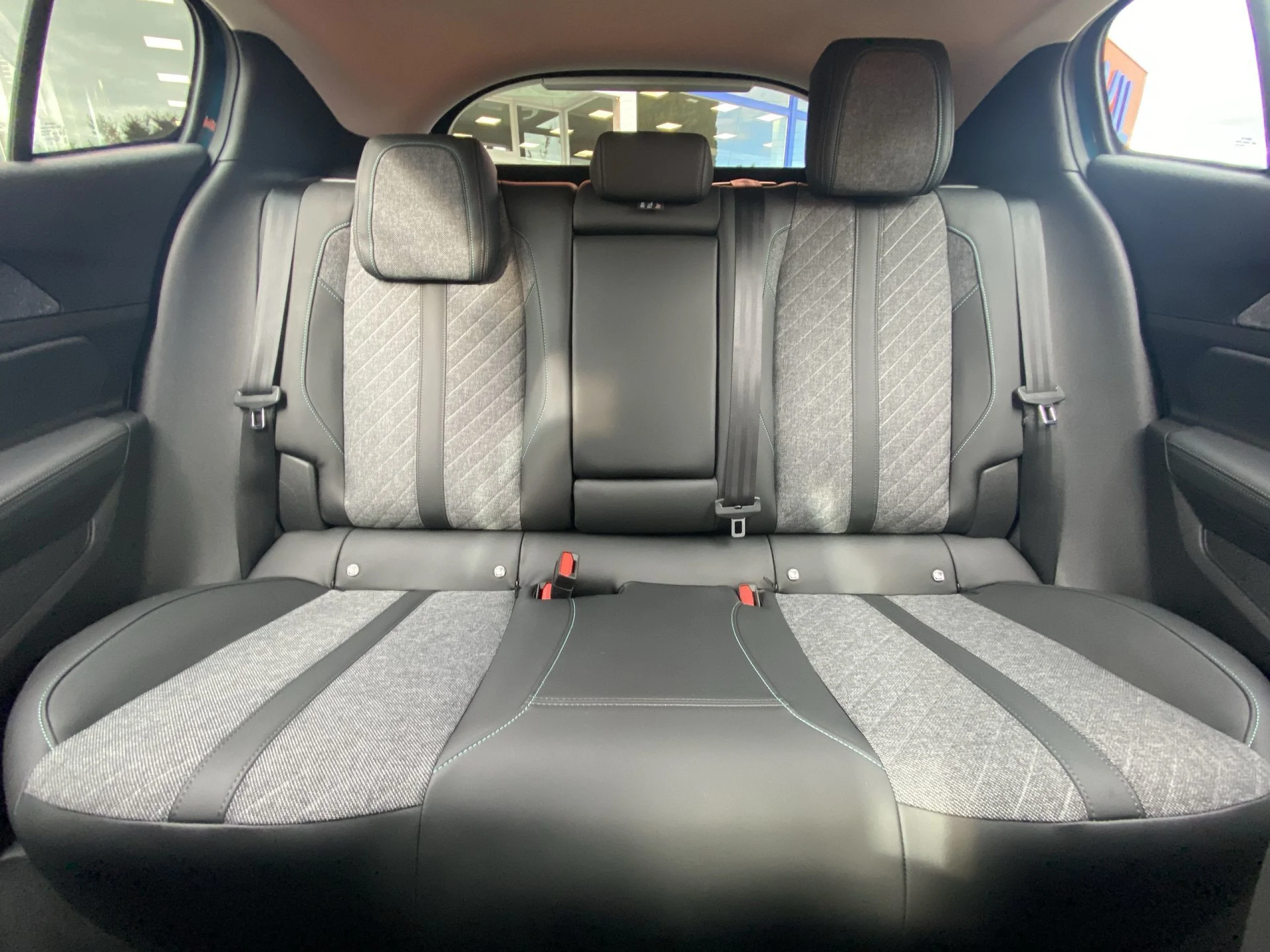 Peugeot 408 Puretech 130 Allure Pack EAT8 96 kW (130 CV) - Foto 19