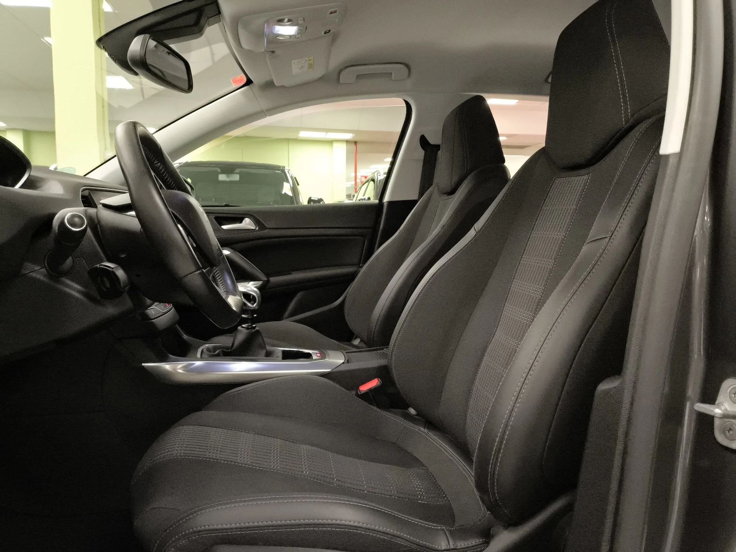 Peugeot 308 PureTech 130 SANDS Allure 96 kW (130 CV) - Foto 8
