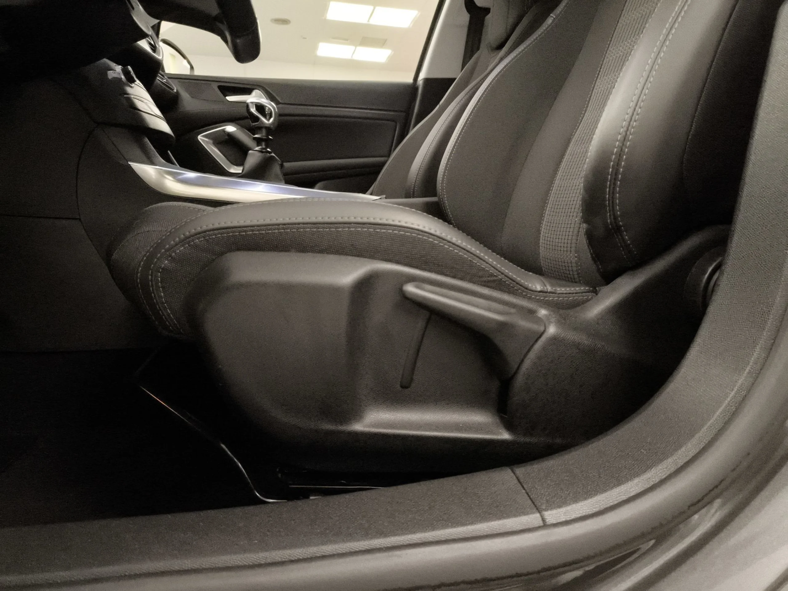 Peugeot 308 PureTech 130 SANDS Allure 96 kW (130 CV) - Foto 9