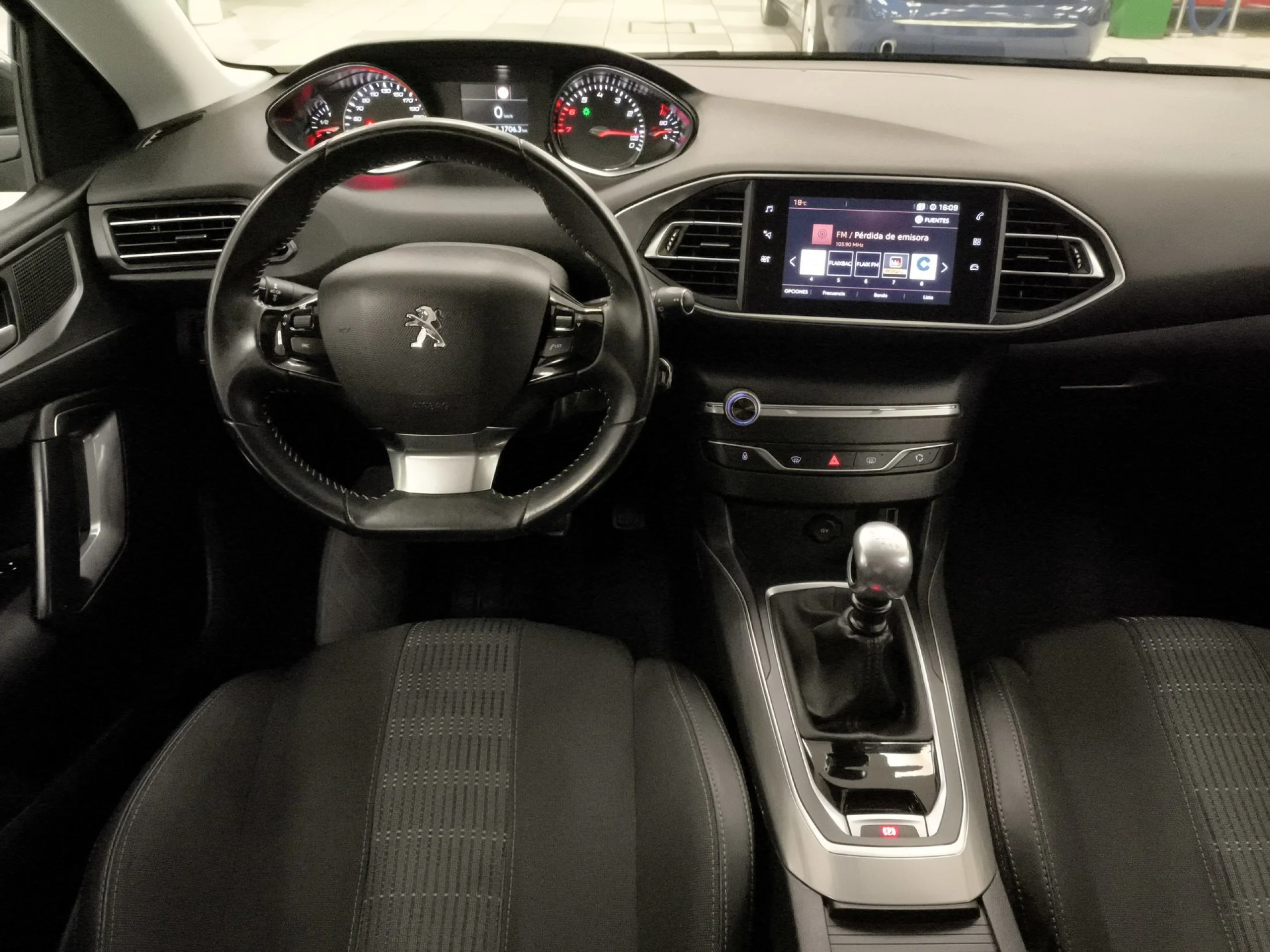 Peugeot 308 PureTech 130 SANDS Allure 96 kW (130 CV) - Foto 17
