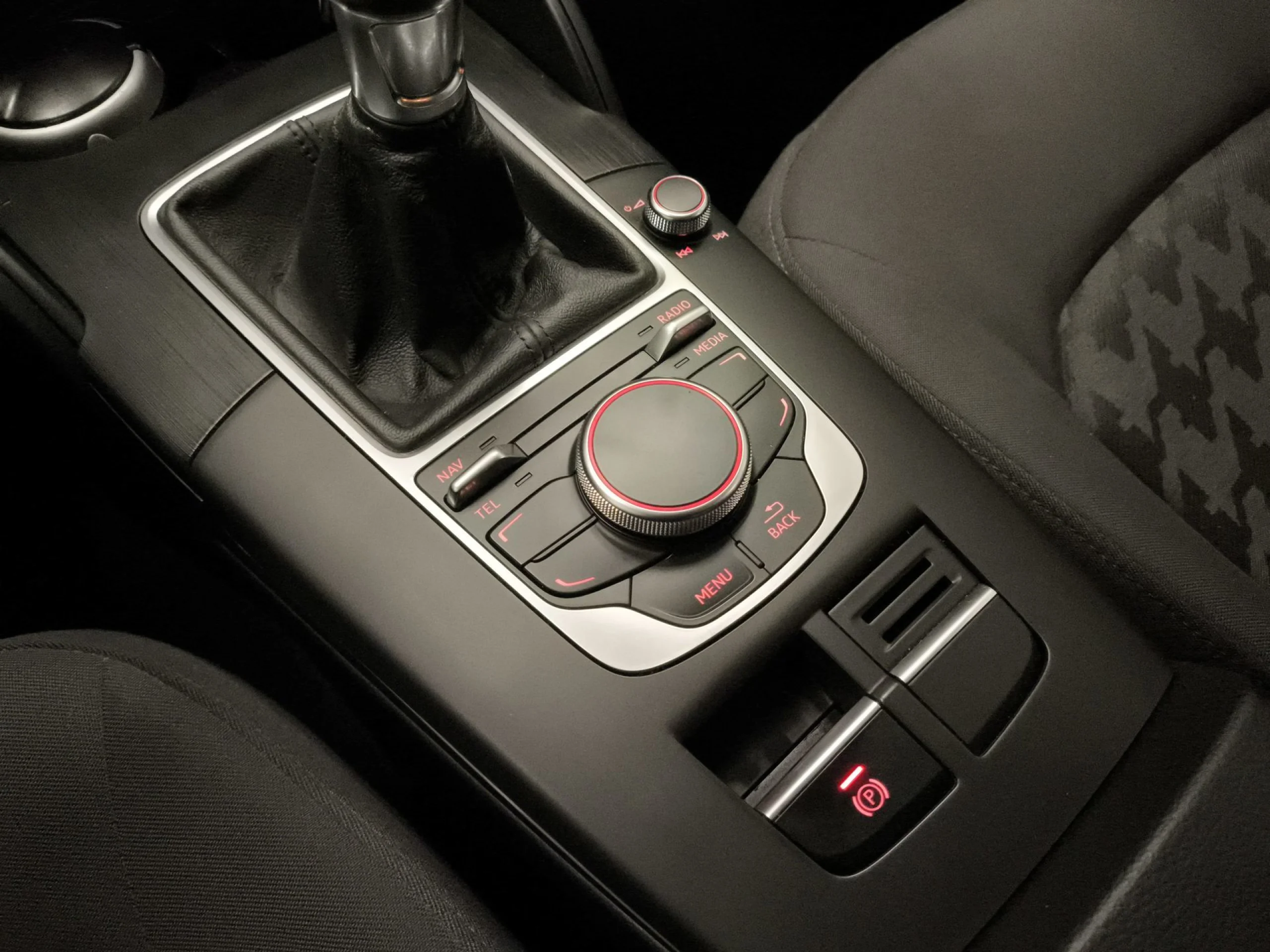 Audi A3 Sportback Attraction 1.6 TDI 77 kW (105 CV) - Foto 17