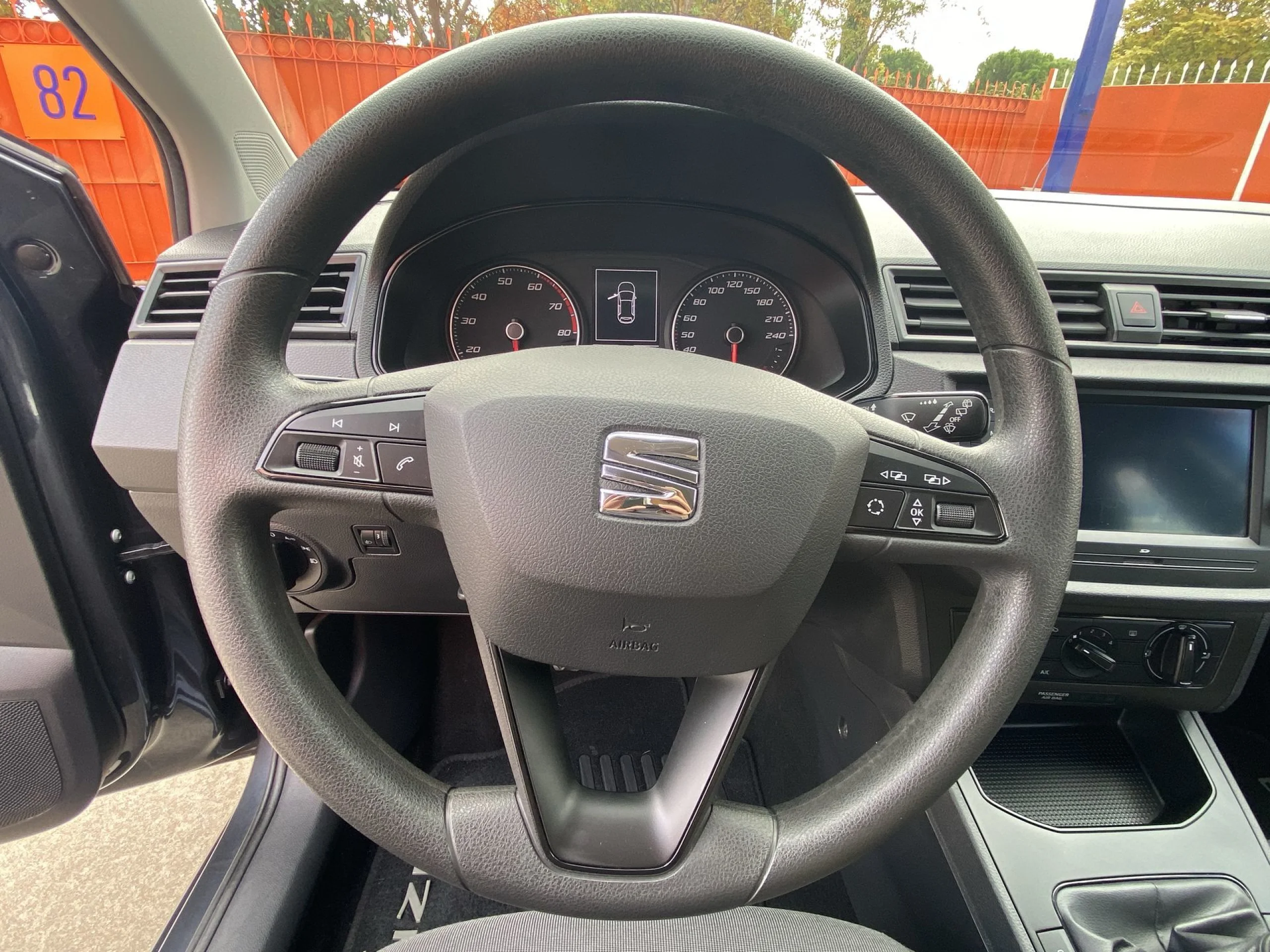 Seat Ibiza 1.0 TGI Reference Plus 66 kW (90 CV) - Foto 11