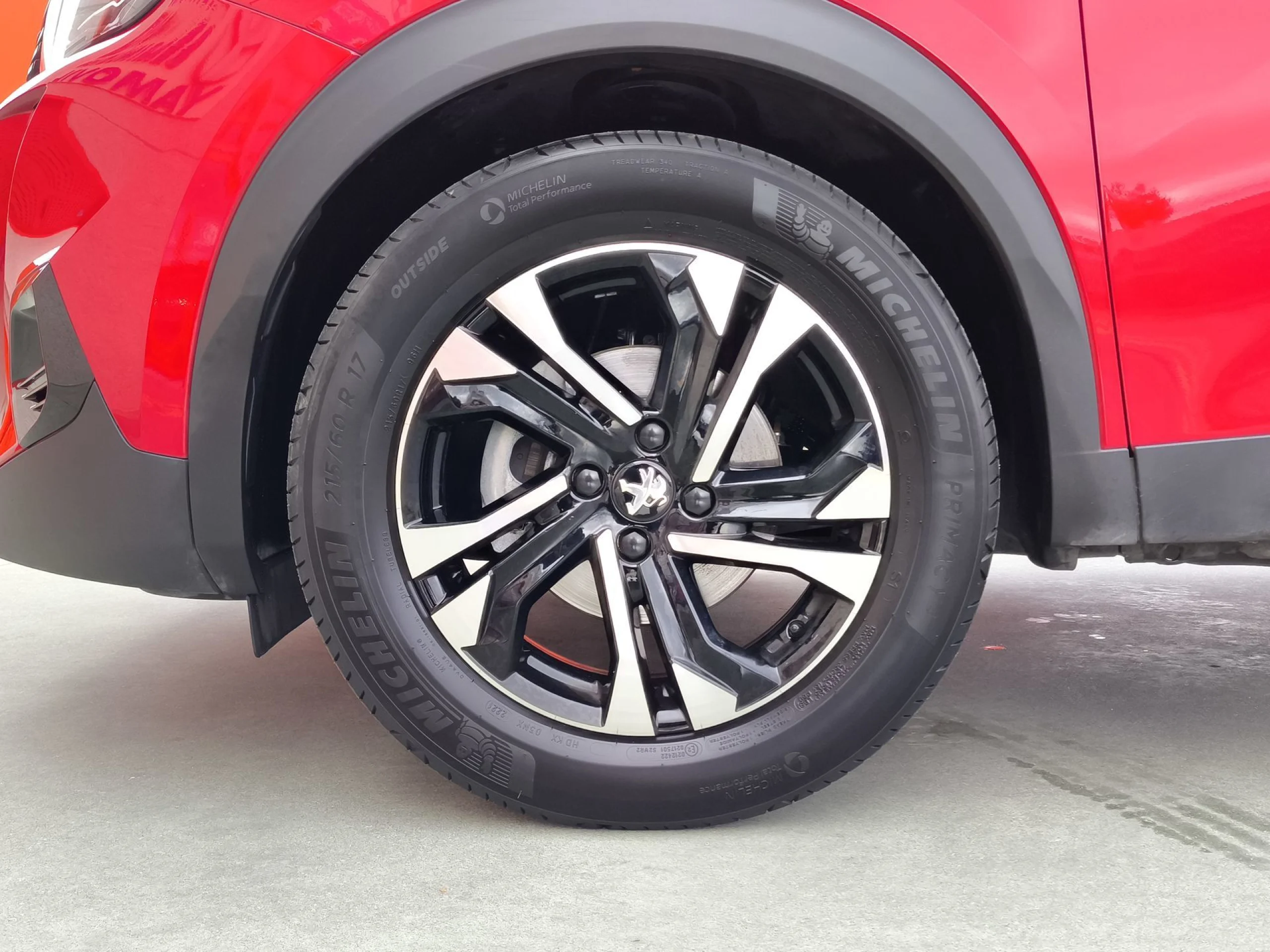 Peugeot 2008 PureTech 100 SANDS Allure Pack 75 kW (100 CV) - Foto 7