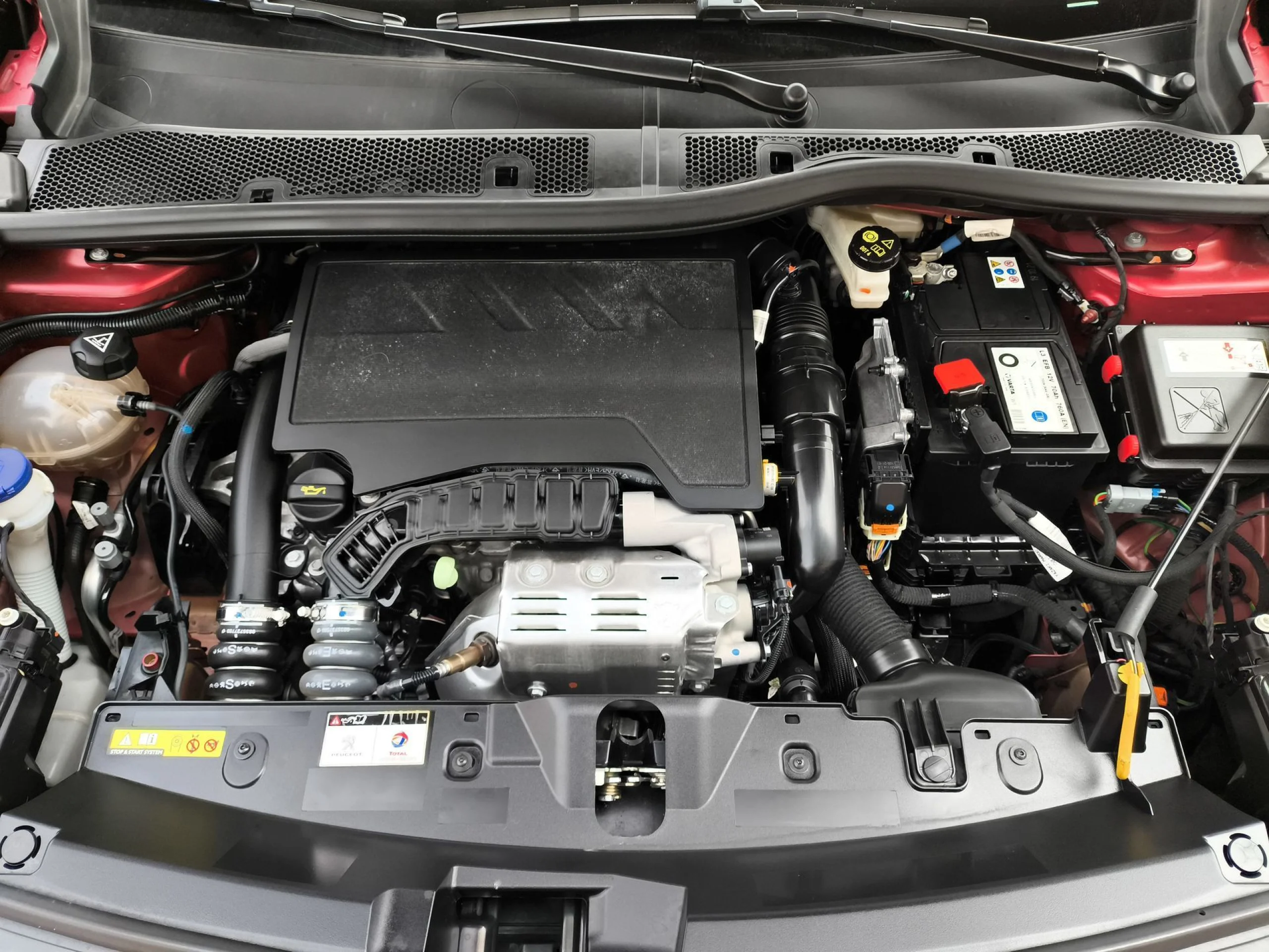 Peugeot 2008 PureTech 100 SANDS Allure Pack 75 kW (100 CV) - Foto 21
