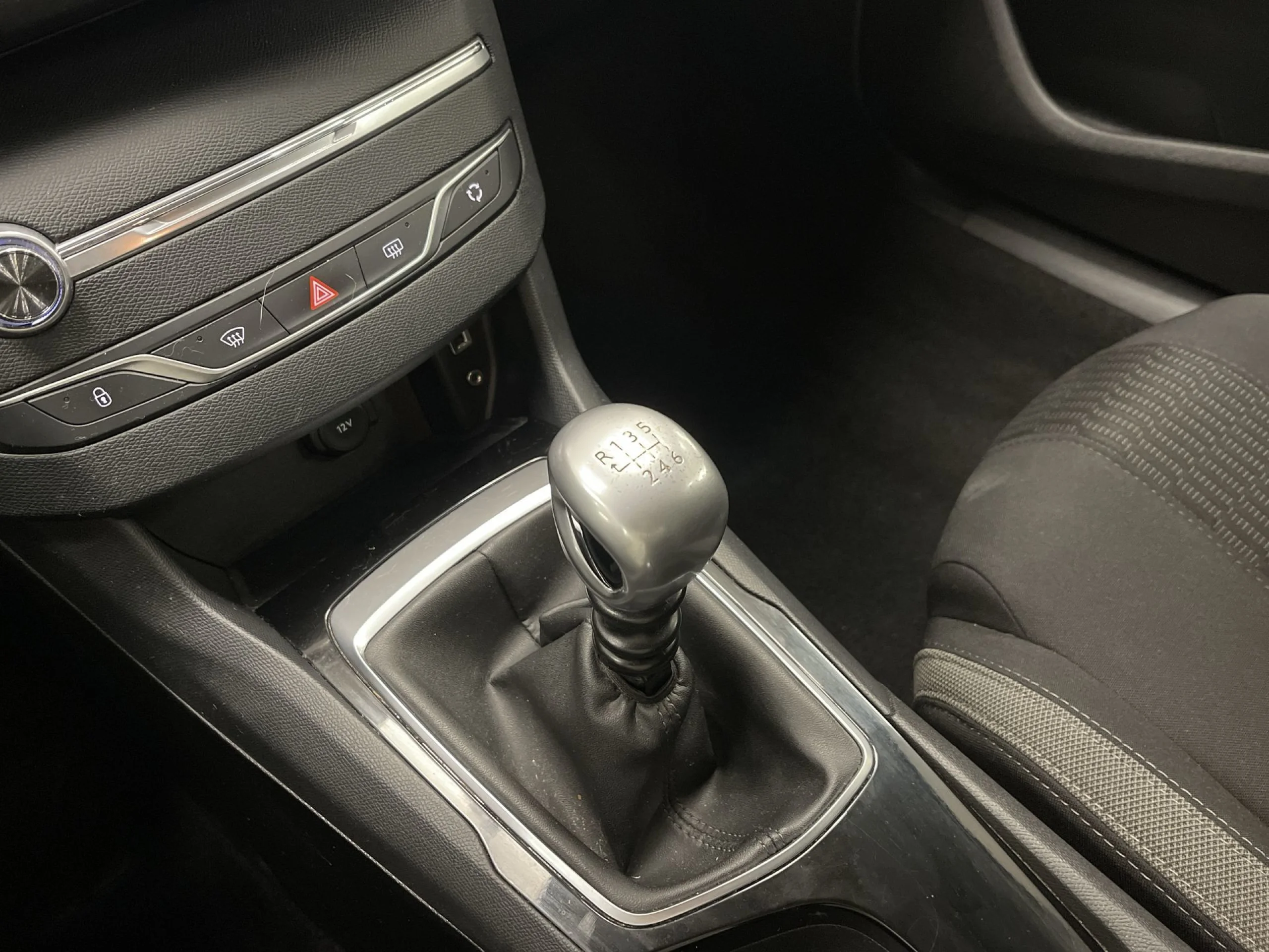 Peugeot 308 SW PureTech 130 SANDS Style 96 kW (130 CV) - Foto 14