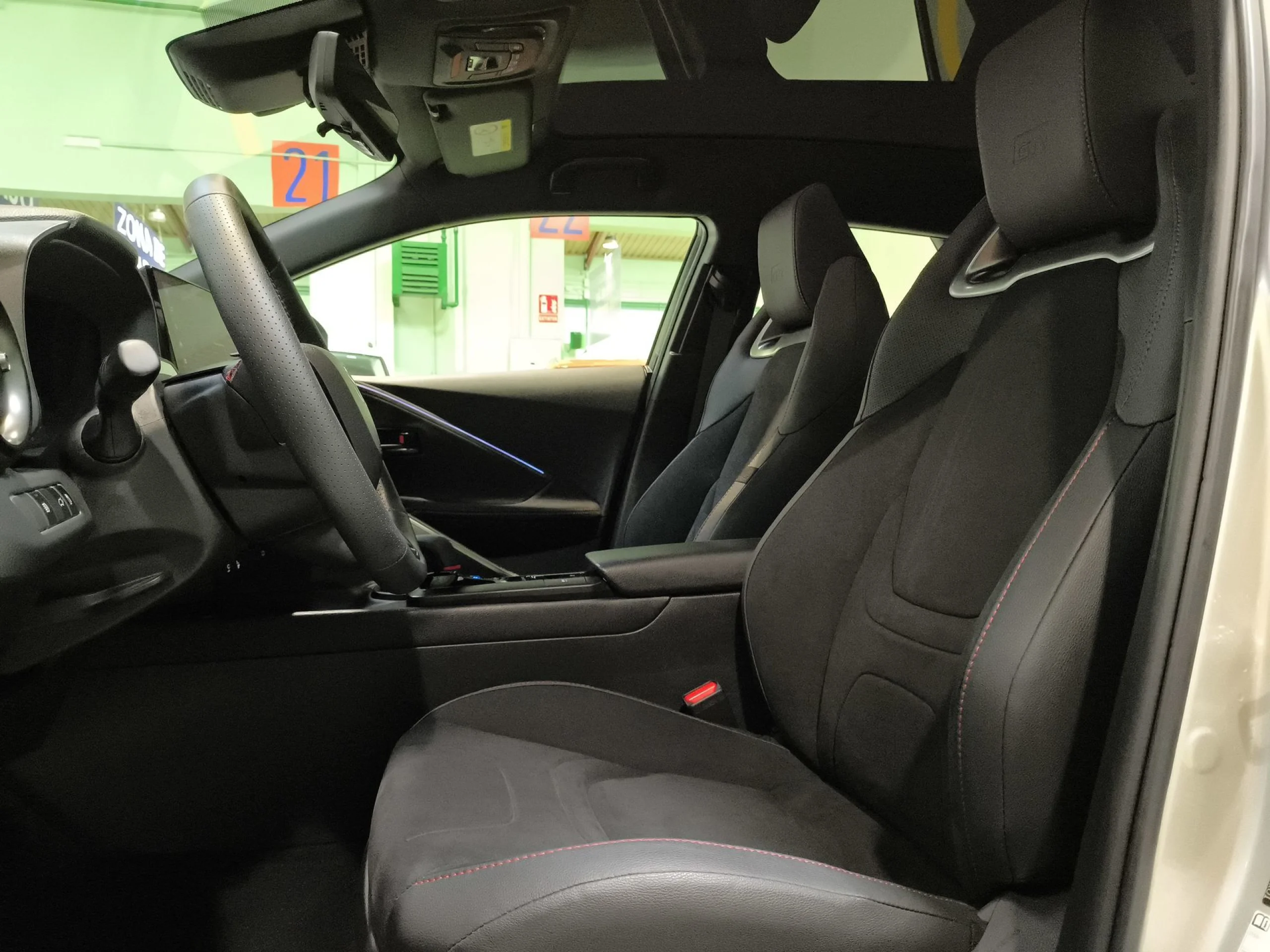 Toyota C-HR 200H Premiere Edition GR Sport 144 kW (196 CV) - Foto 8