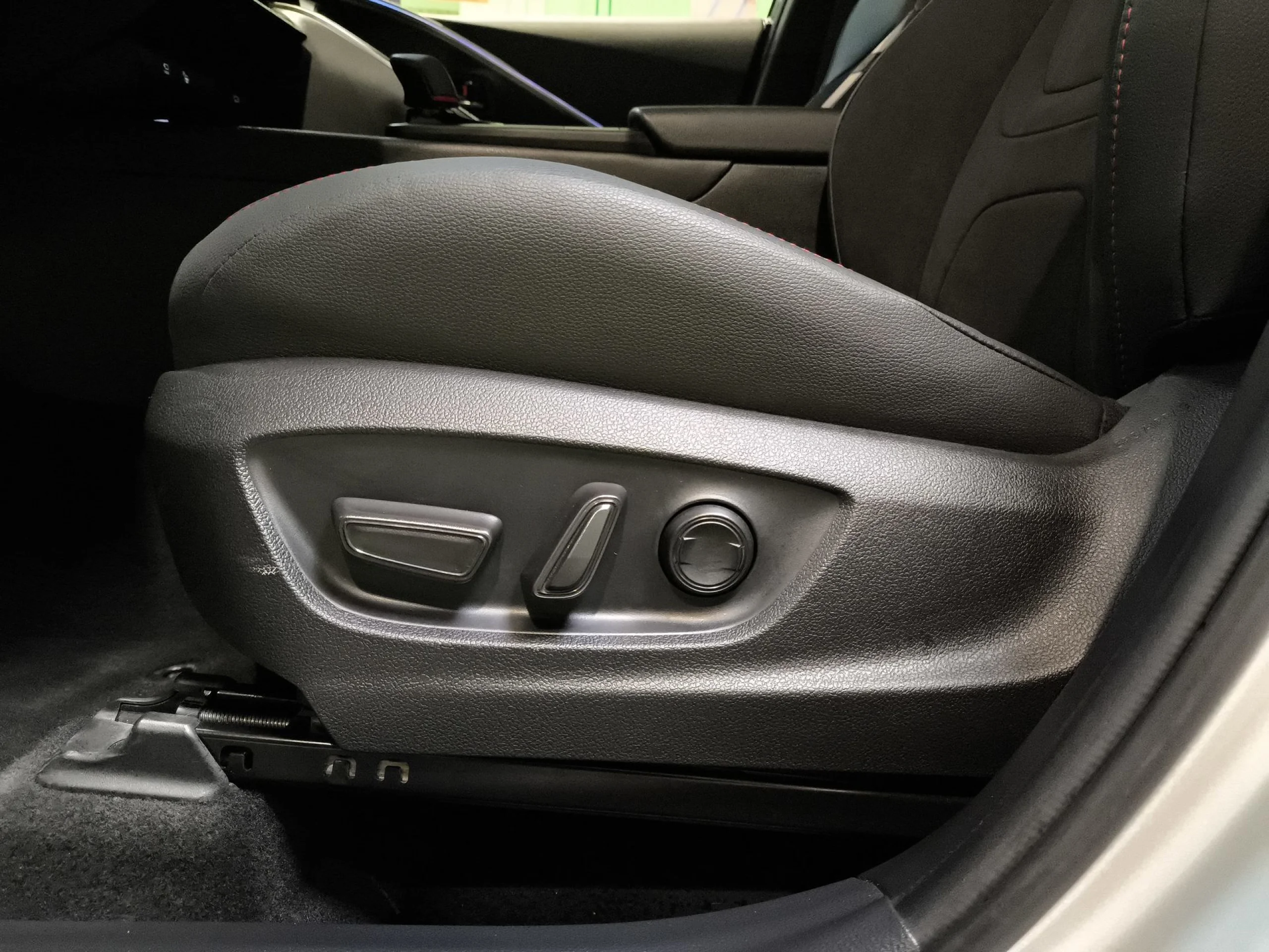 Toyota C-HR 200H Premiere Edition GR Sport 144 kW (196 CV) - Foto 9