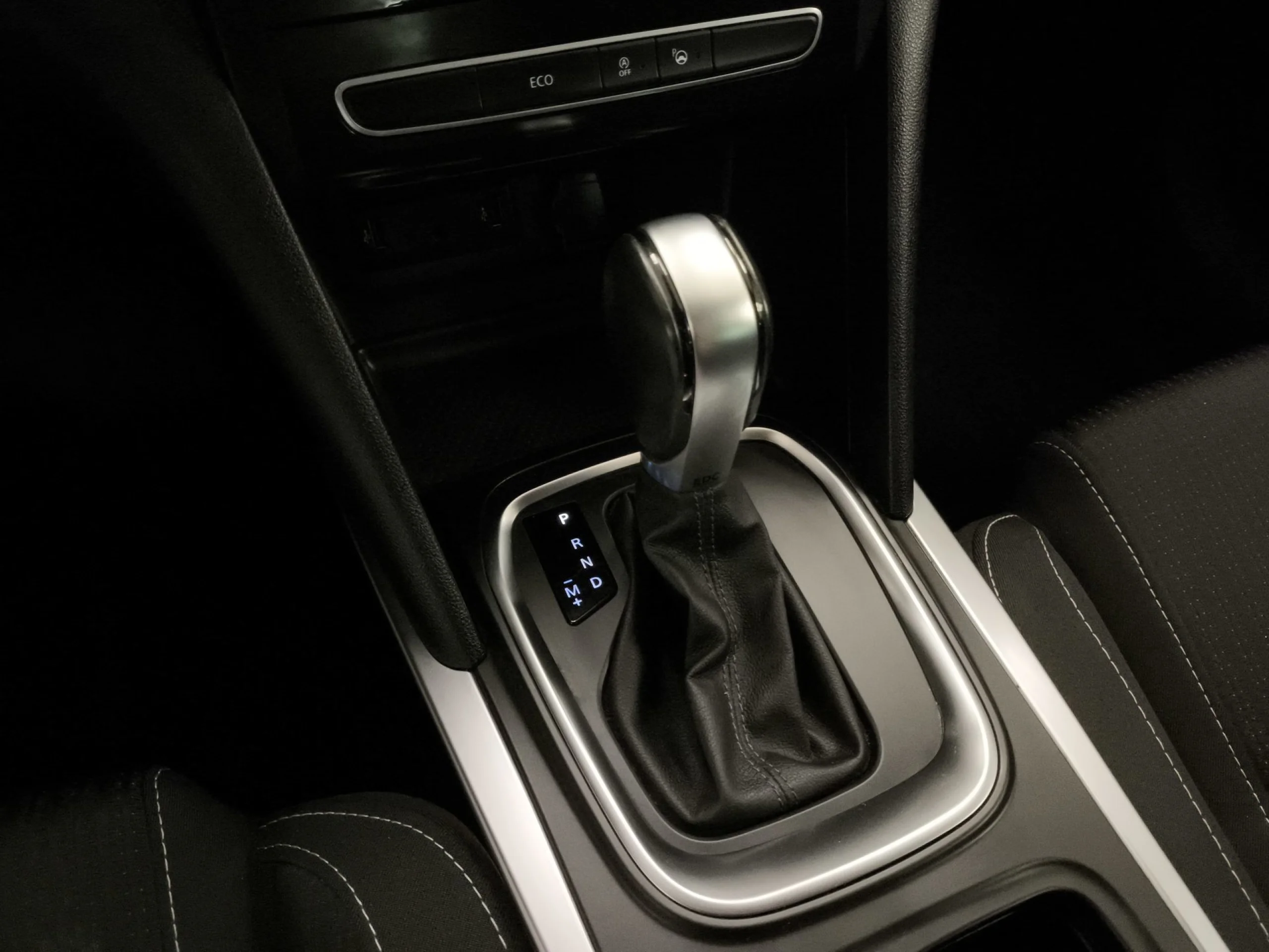 Renault Megane Zen TCe 103 kW (140 CV) EDC GPF - Foto 17